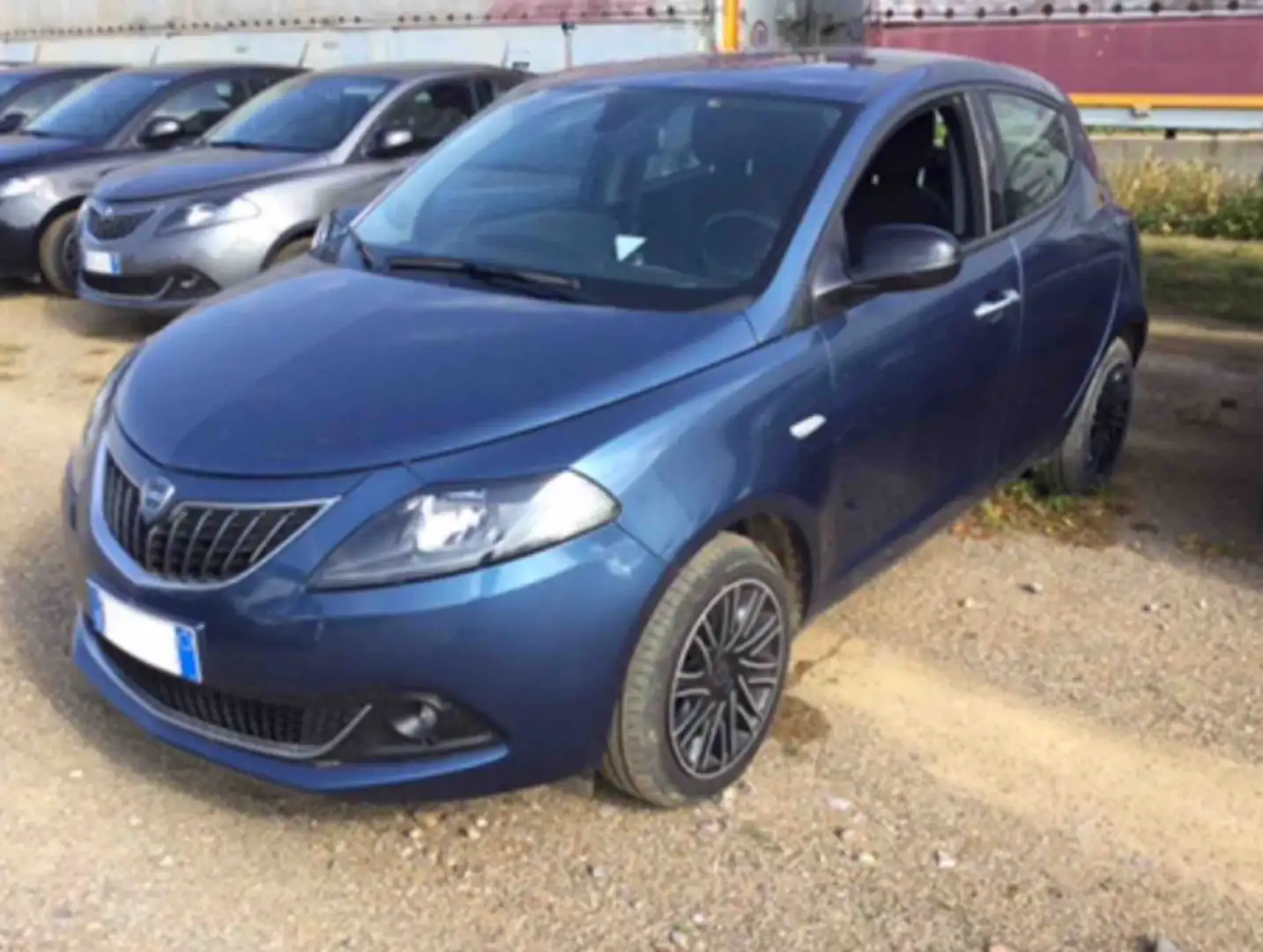 Lancia Ypsilon Ypsilon 1.0 FireFly 70cv S&S Hybrid GOLD Blau - 1