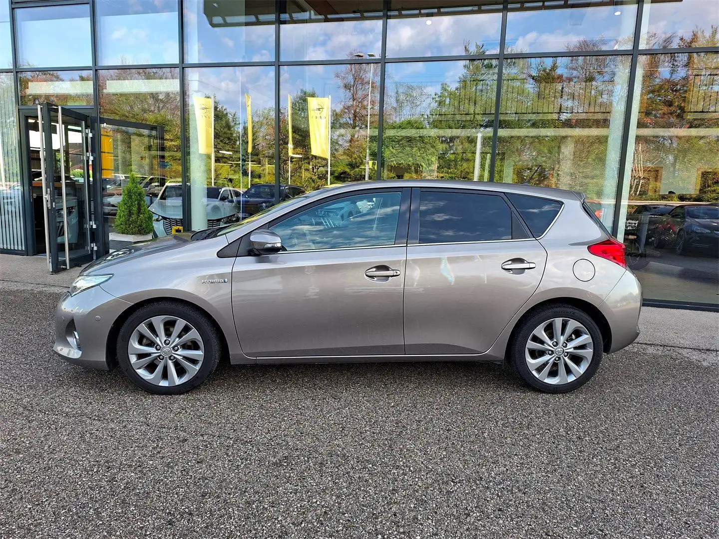 Toyota Auris 1,8 VVT-i Hybrid Lounge Beige - 2