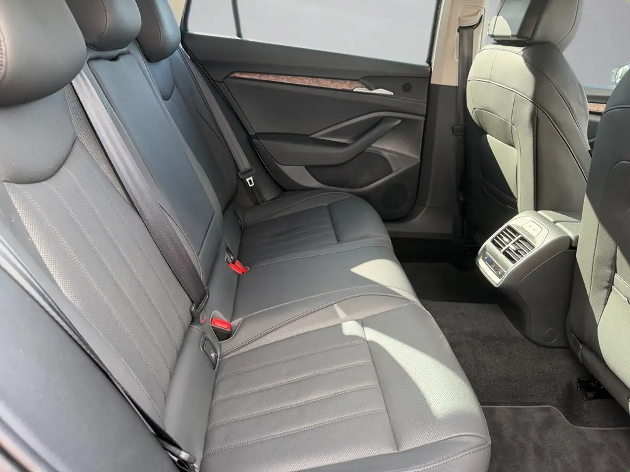 Skoda Superb Combi 2,0 TDI L&K DSG, миниатюра 11