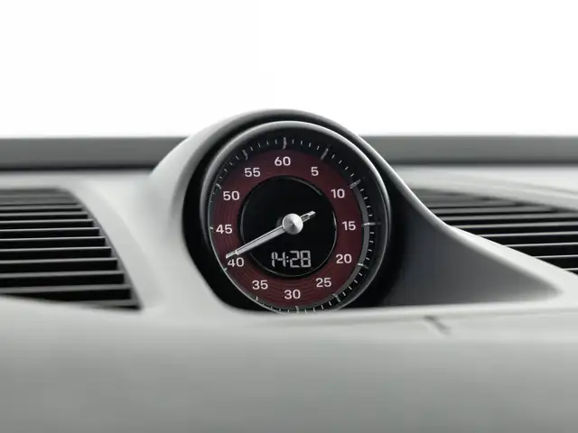 Porsche Macan view 12