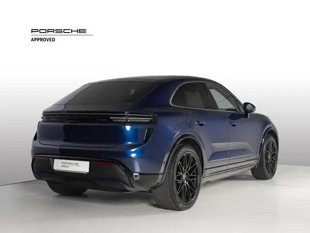 Porsche Macan view 3