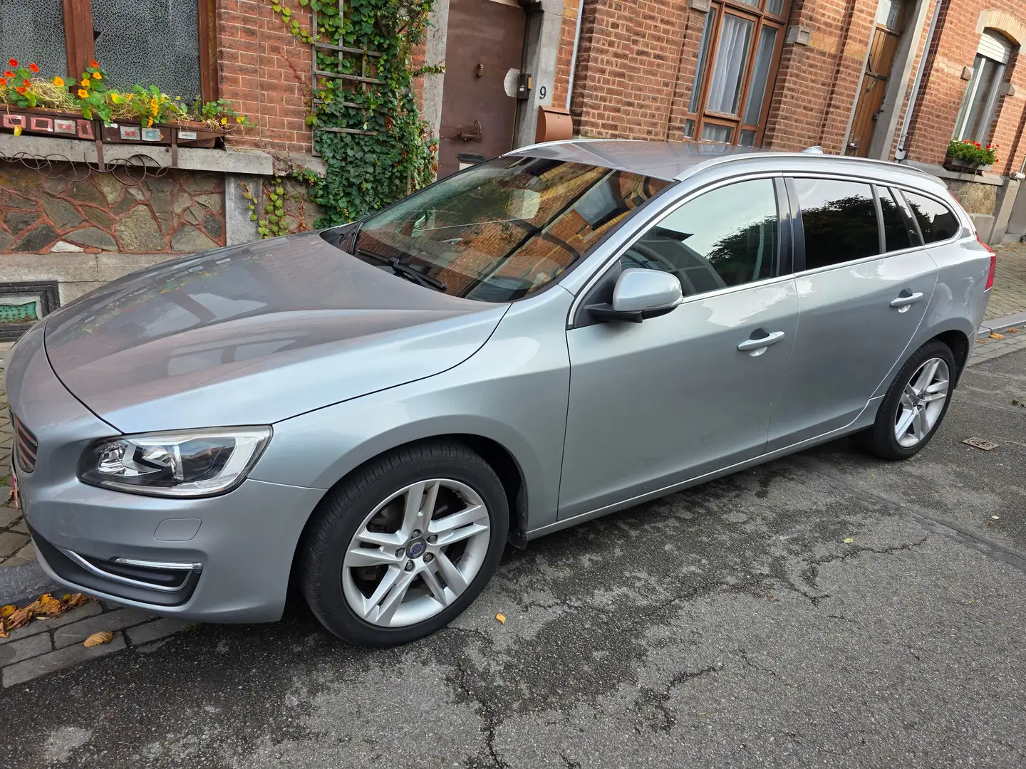 Volvo V60 V60 1.6 D2 Summum Zilver - 1