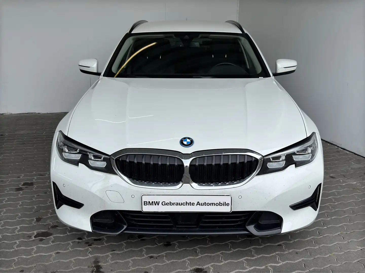 BMW 320 e Tour. Sport Line LiveCock.ACC.PDC.SHZ.WLAN Weiß - 1