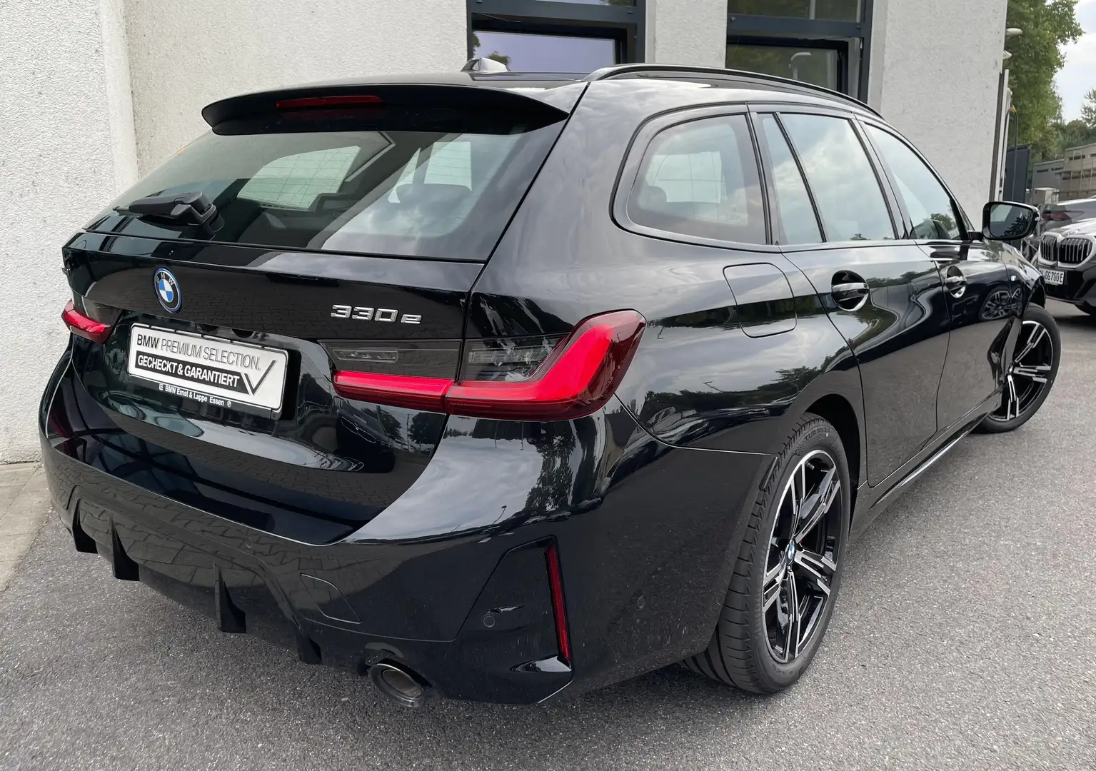 BMW 330 e xDrive M Sport Pro || AHK 360° ACC eSitze Schwarz - 2