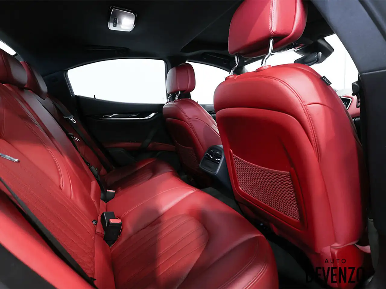 Maserati Ghibli снимка Maserati Ghibli