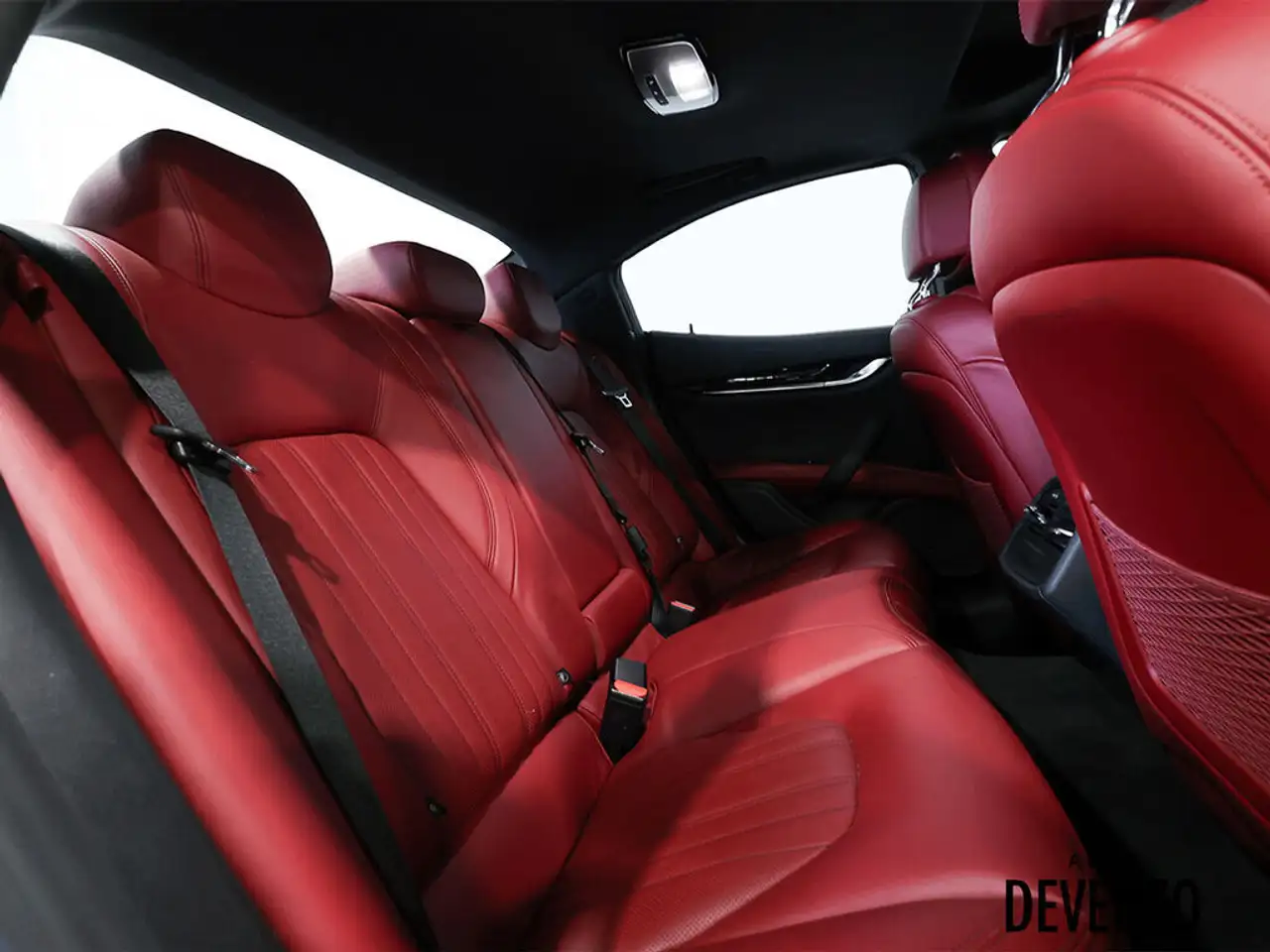 Maserati Ghibli снимка Maserati Ghibli