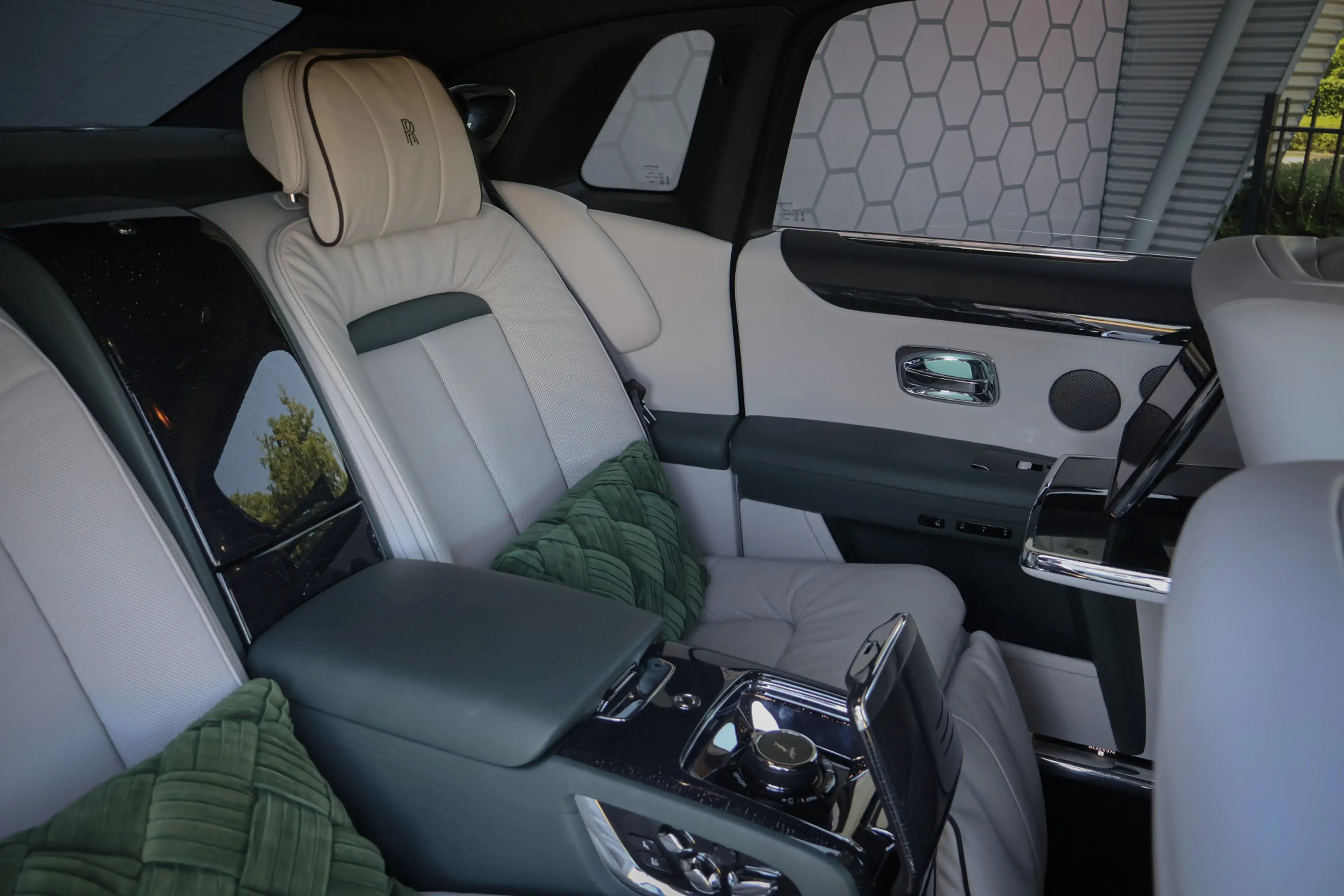 Rolls-Royce Ghost 6.75 V12 Extended Wheelbase | VERY UNIQUE !! | BES — photo 16