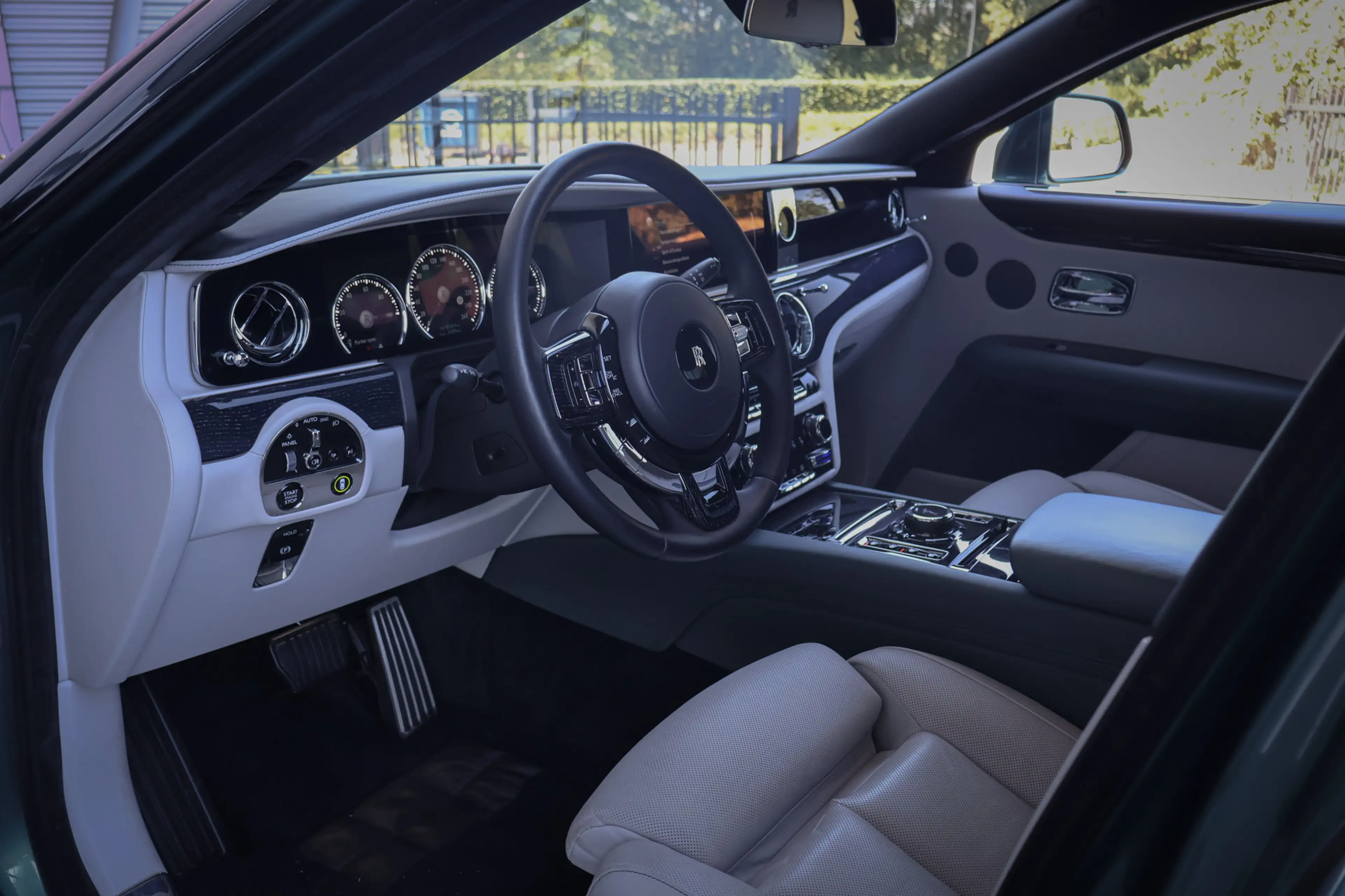Rolls-Royce Ghost 6.75 V12 Extended Wheelbase | VERY UNIQUE !! | BES — photo 17