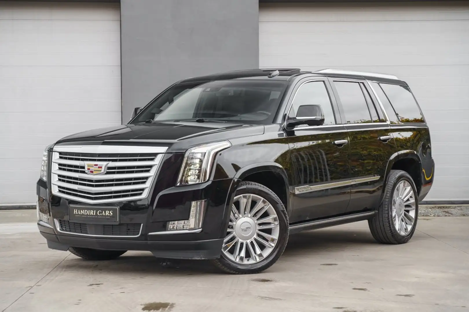 Cadillac Escalade 2016 SUV Platinum € 43500 +LPG +2PL LICHTVRACHT Zwart - 1