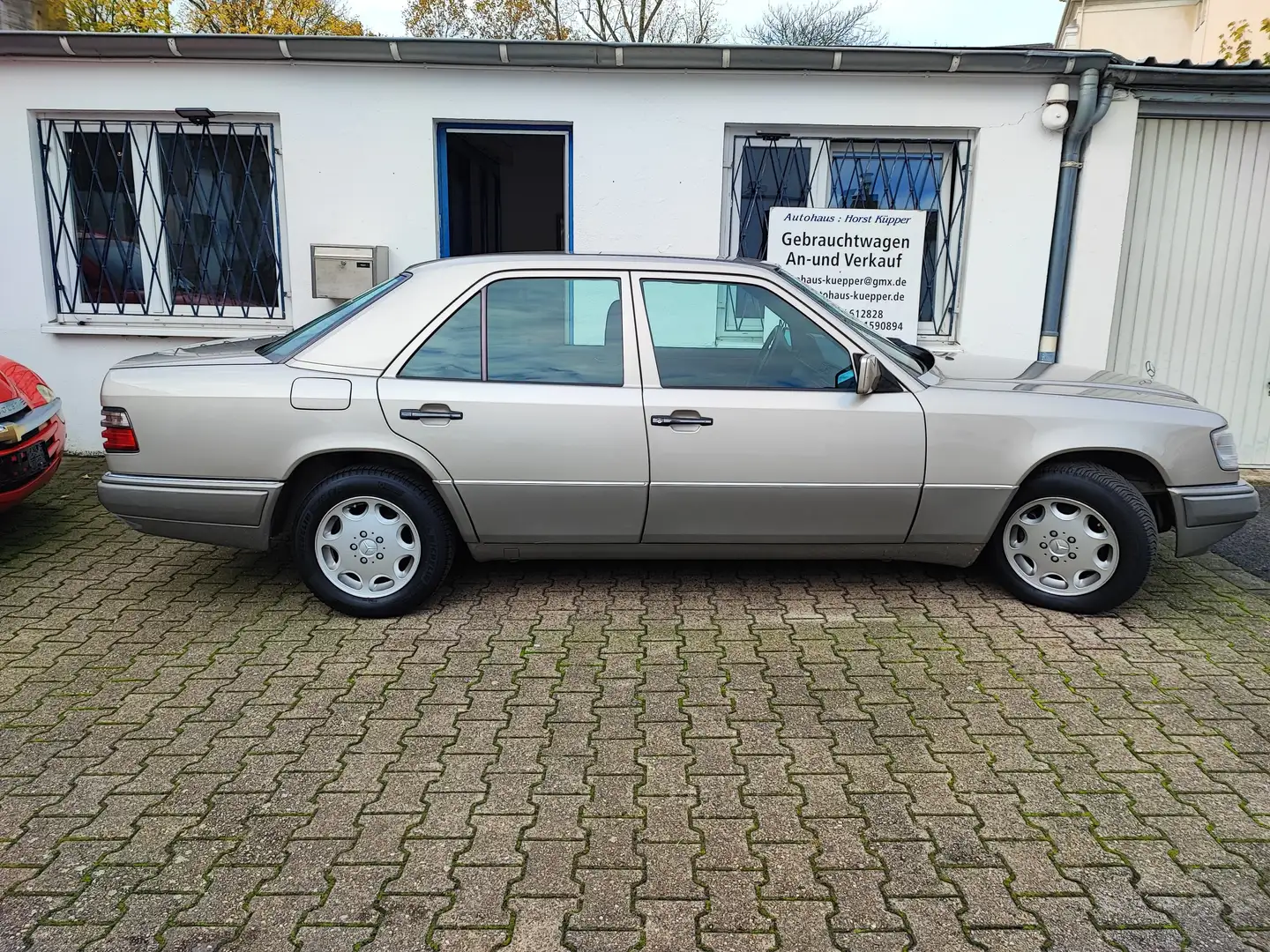 Mercedes-Benz E 220 Plateado - 1