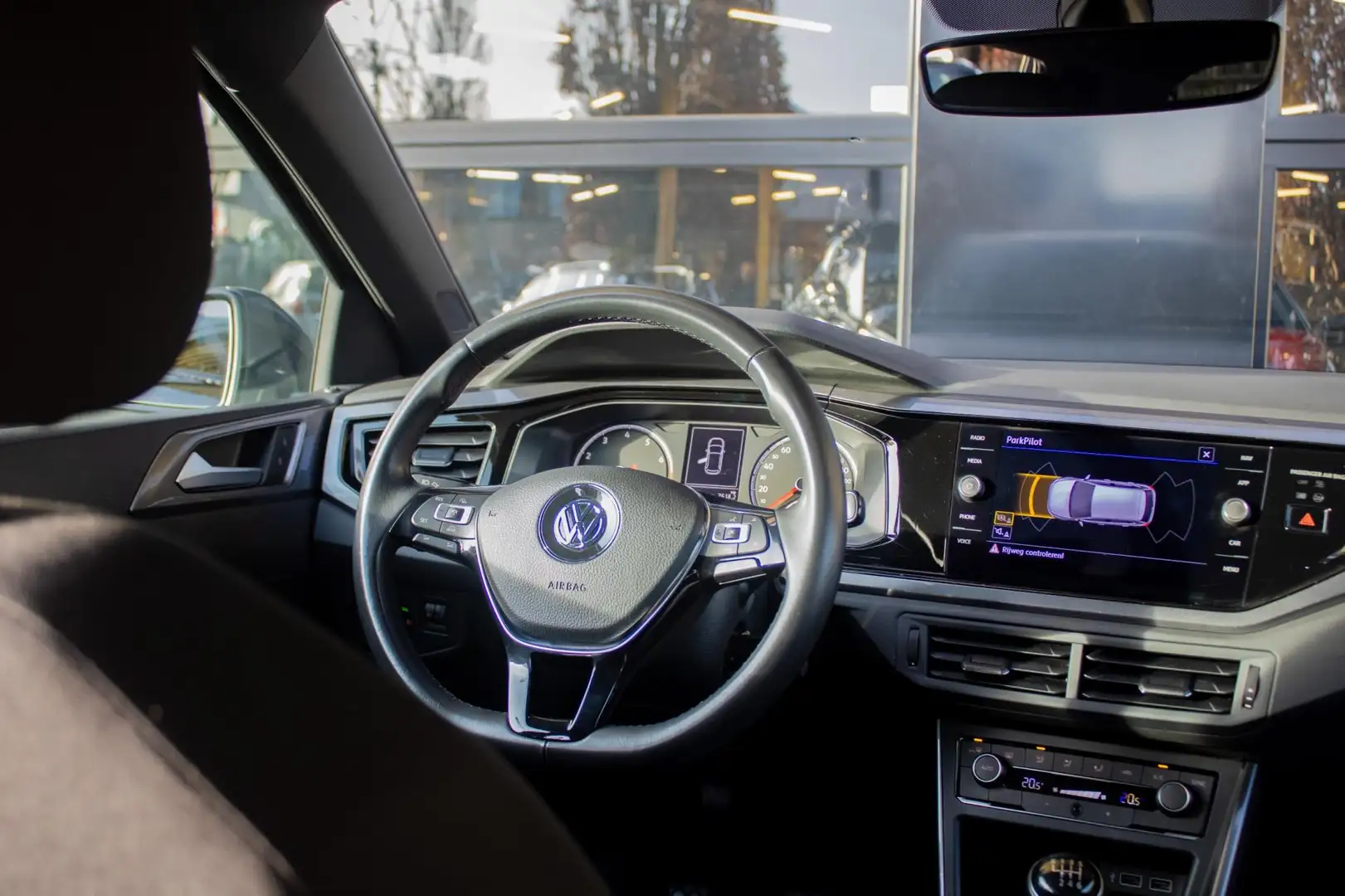 Volkswagen Polo 1.0 TSI Comfortline Business Grijs - 2