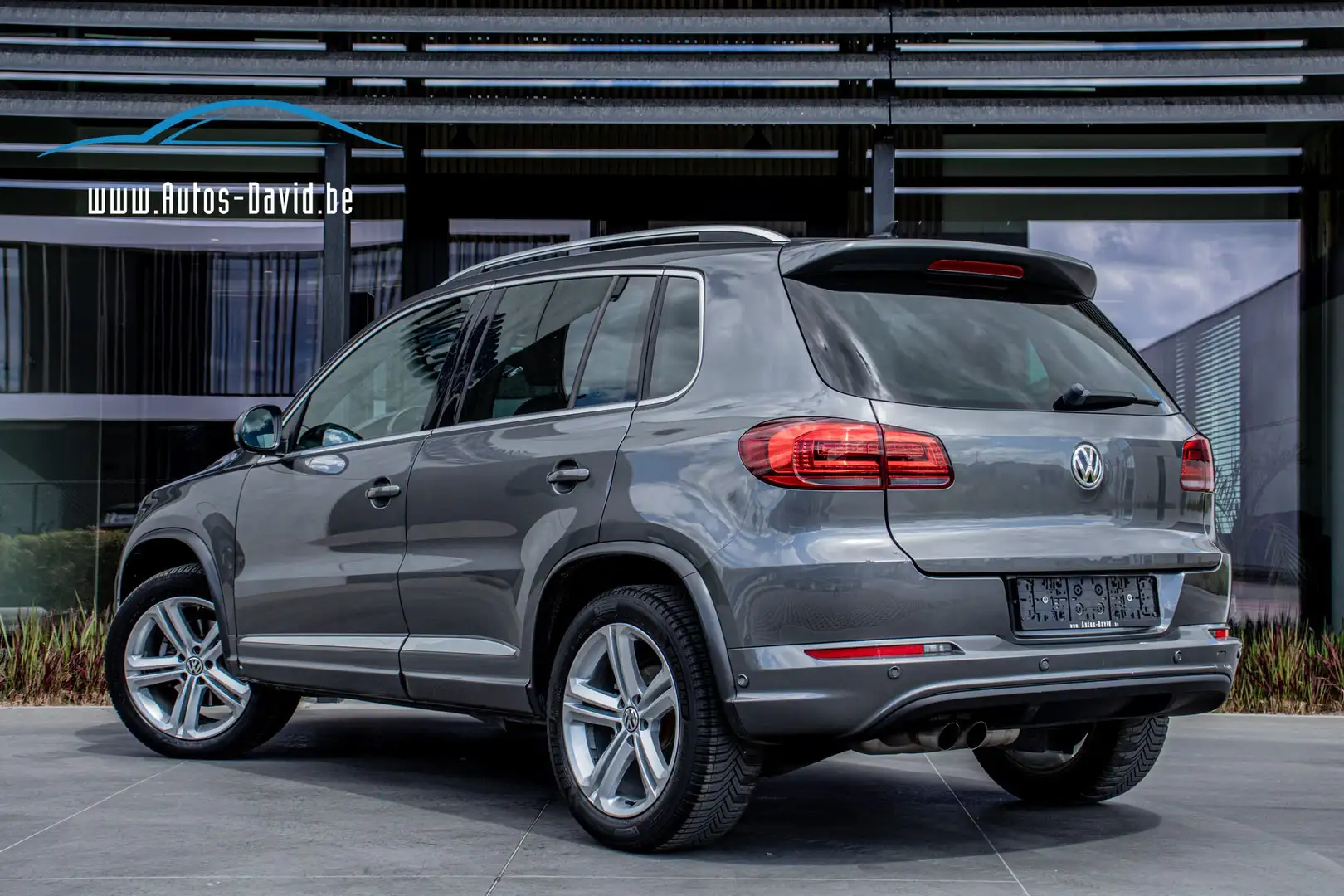 Volkswagen Tiguan 1.4 TSI Sport R-Line 150PK / LEDER / PANO DAK Gris - 2