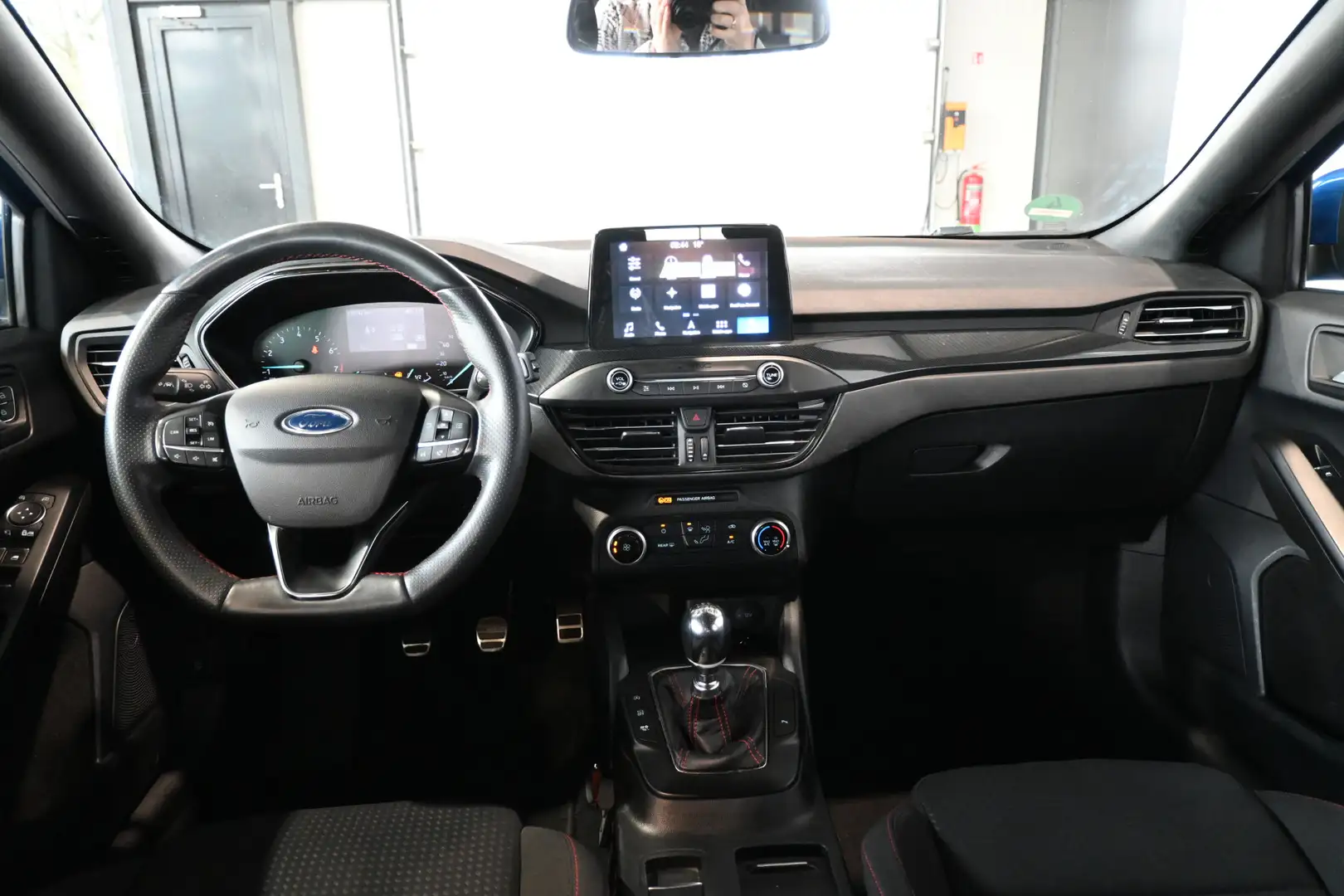 Ford Focus Wagon 1.0 EcoBoost ST Line Business Navigatie 1e E Blue - 2