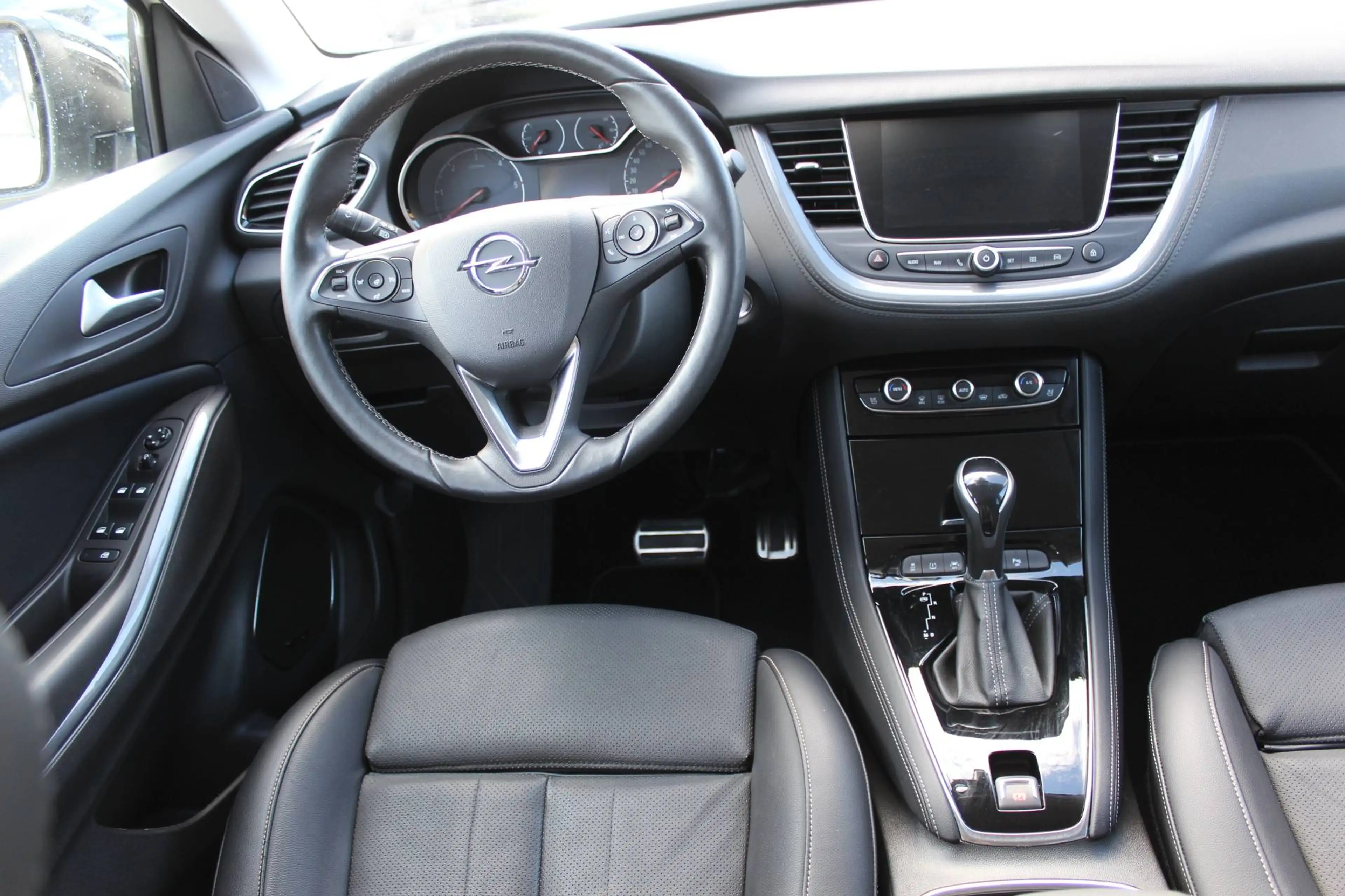 Opel Grandland X Ultimate — photo 10