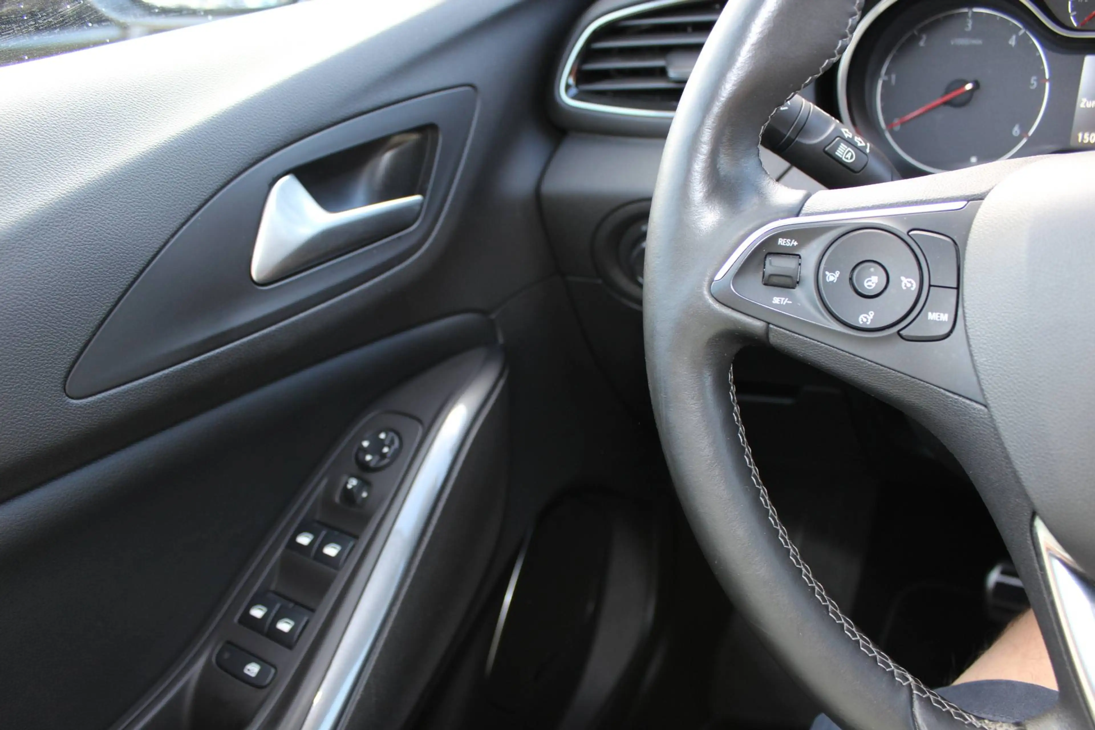 Opel Grandland X Ultimate — photo 14
