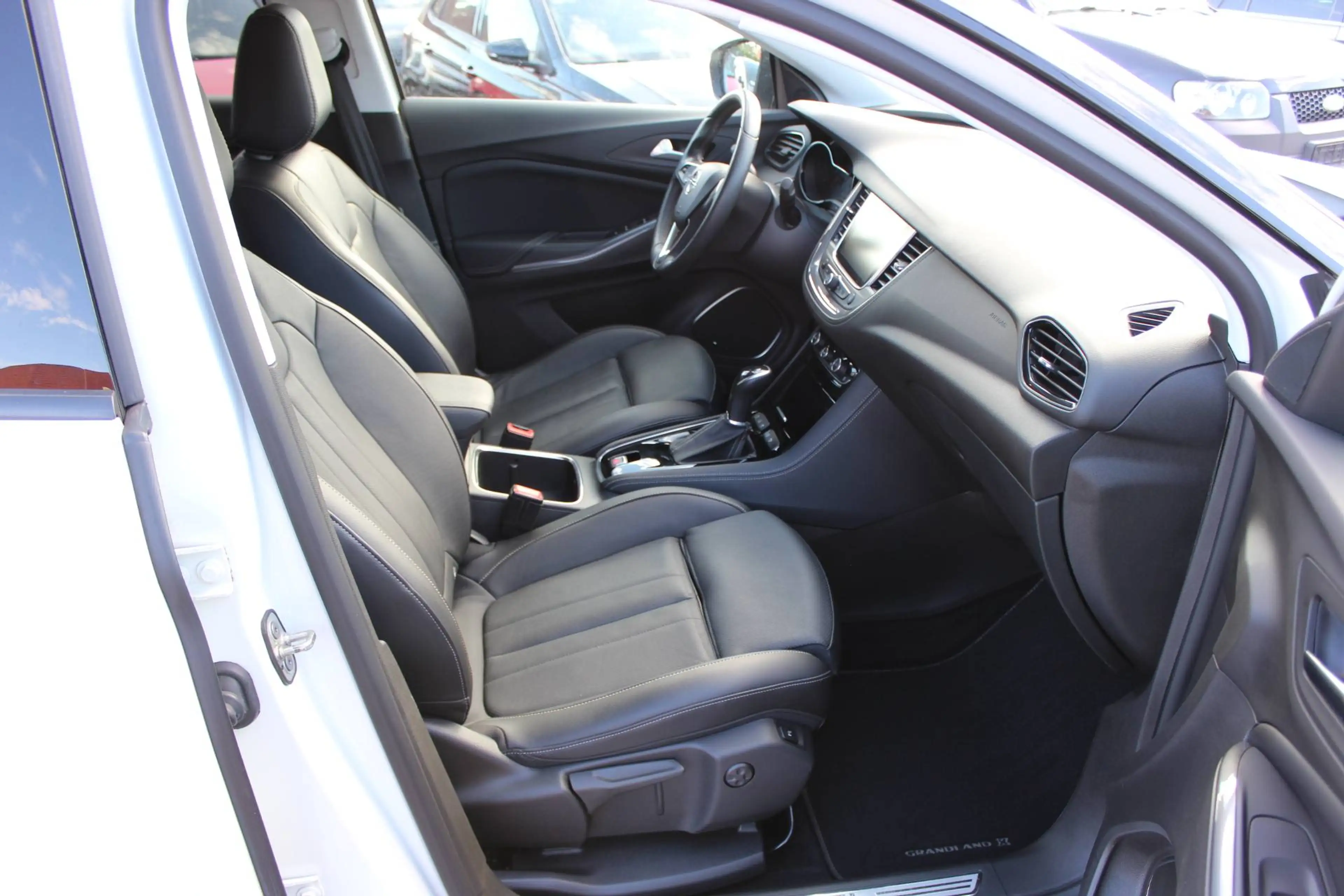 Opel Grandland X Ultimate — photo 6