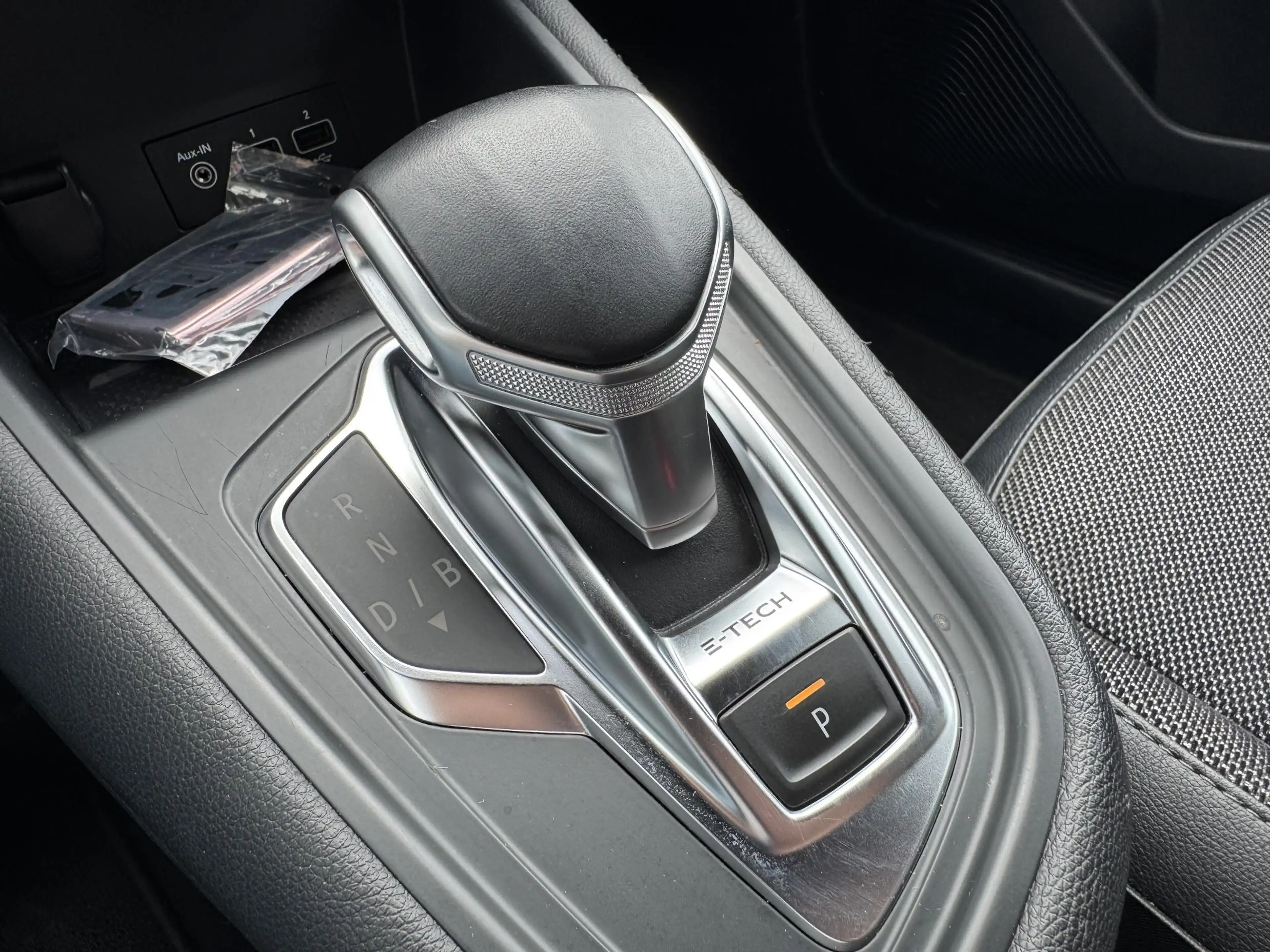 Renault Captur 1.6 E-Tech Plug-in Hybrid 160 Rive Gauche — photo 15
