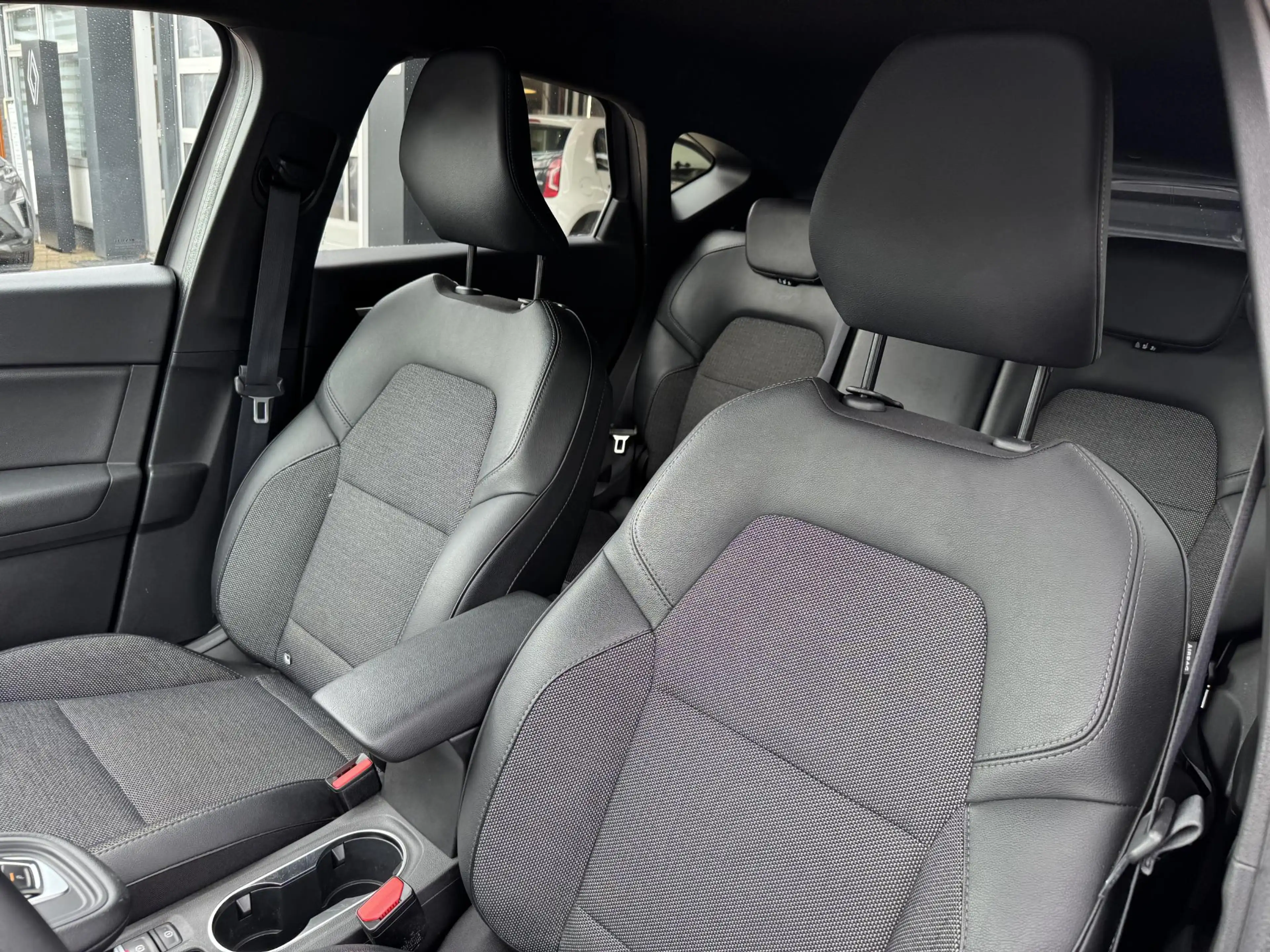 Renault Captur 1.6 E-Tech Plug-in Hybrid 160 Rive Gauche — photo 12