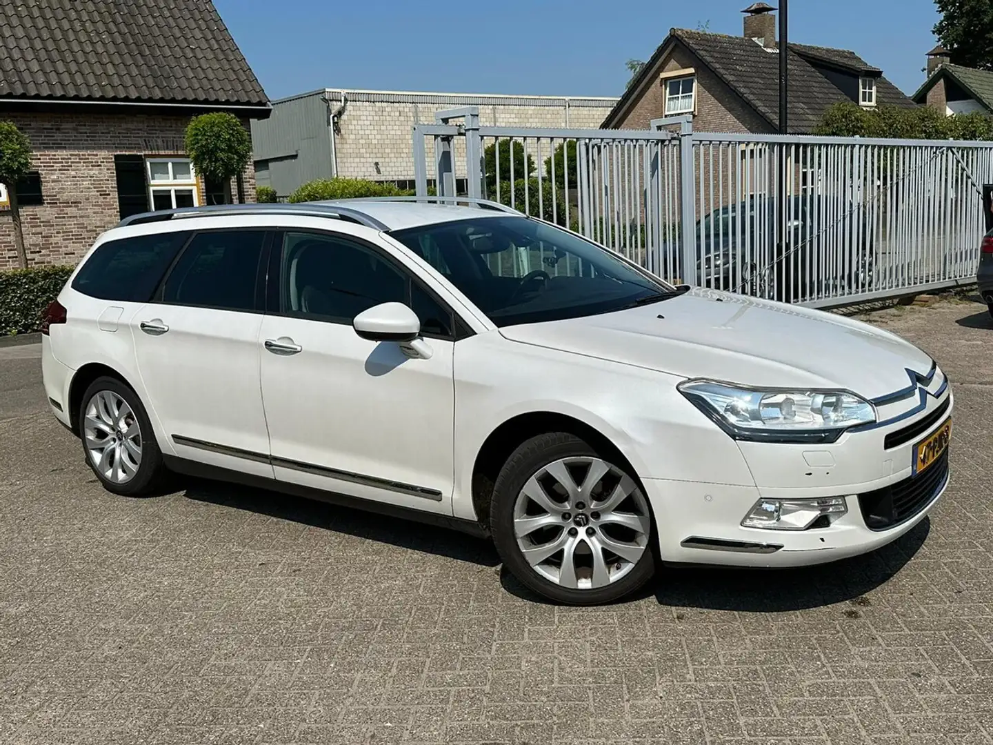 Citroen C5 Tourer 1.6 THP Business 820 Bílá - 1