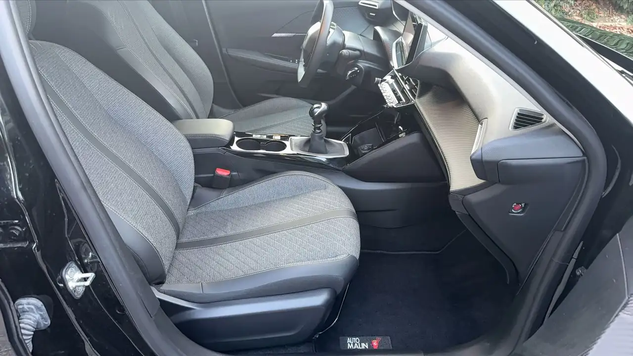 Peugeot 208 208 — photo 27