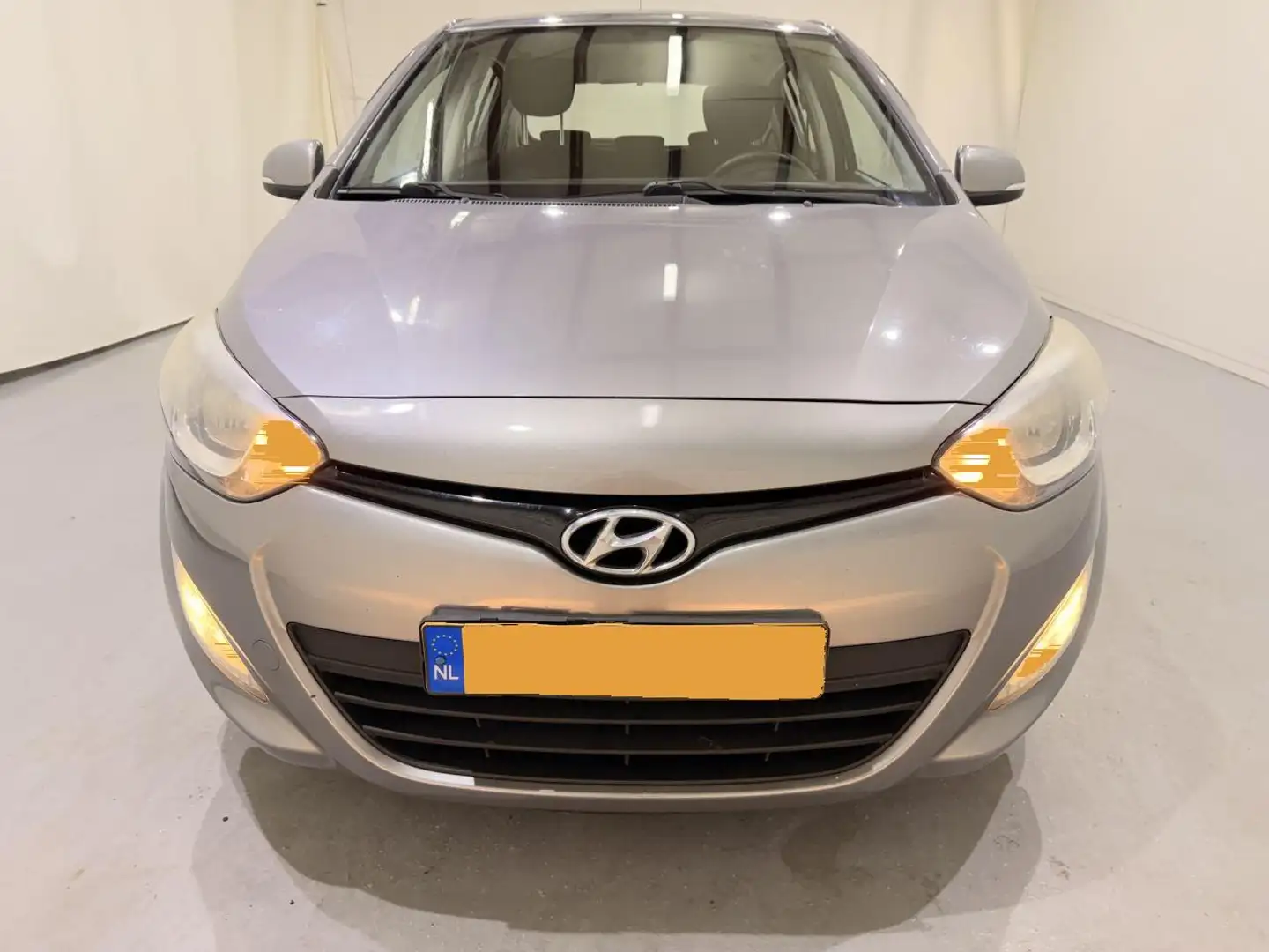 Hyundai i20 I-20 HB 1.2 i-Deal Navi/Airco Grau - 2