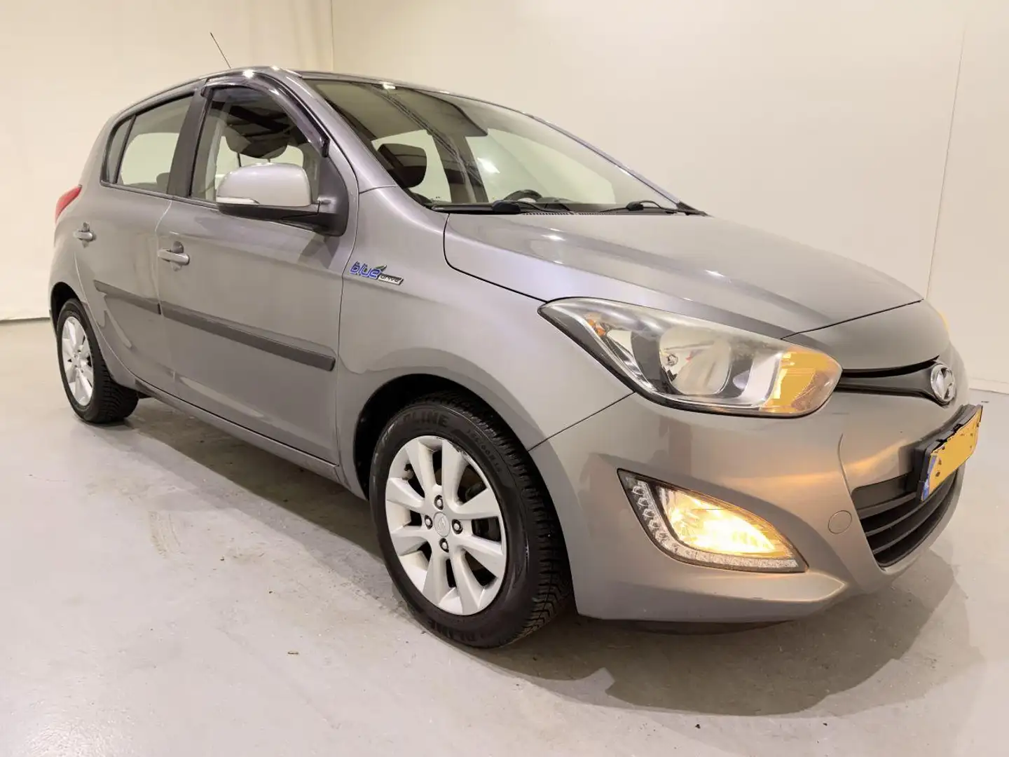 Hyundai i20 I-20 HB 1.2 i-Deal Navi/Airco Grau - 1