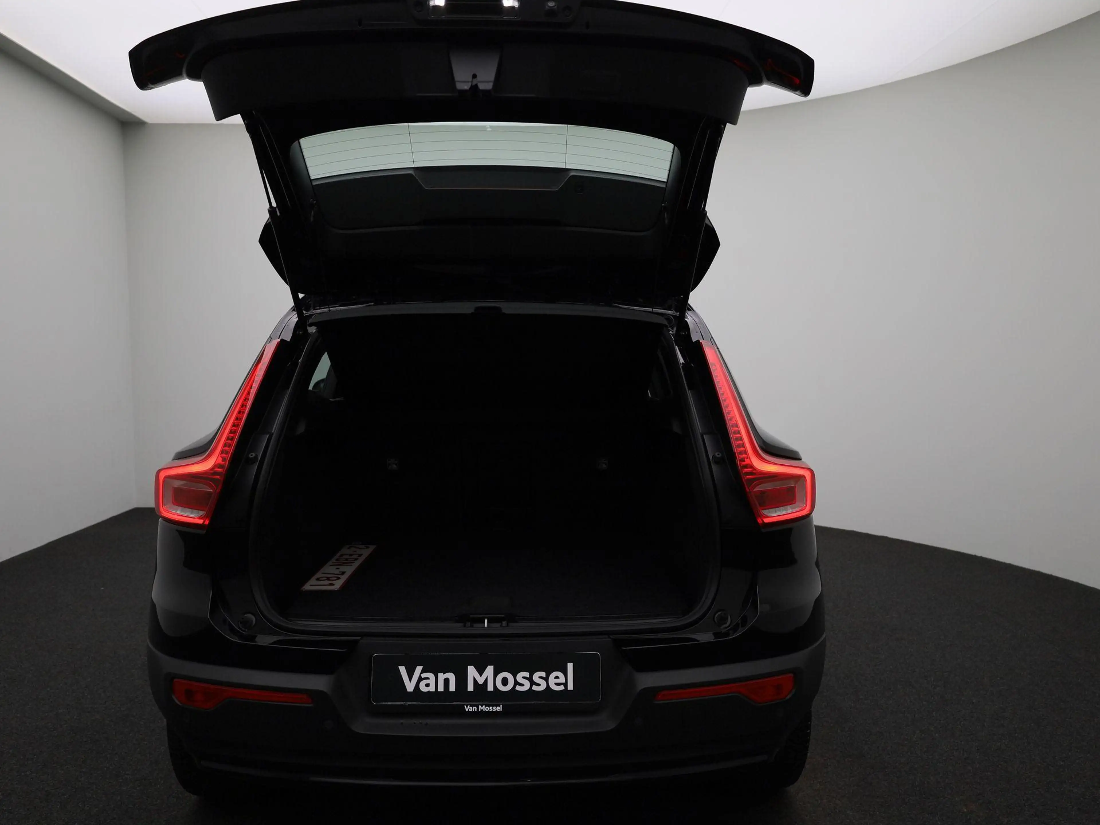 Volvo XC40 Recharge Core | NAVIGATIE | CAMERA | STOELVERWARMI — photo 11