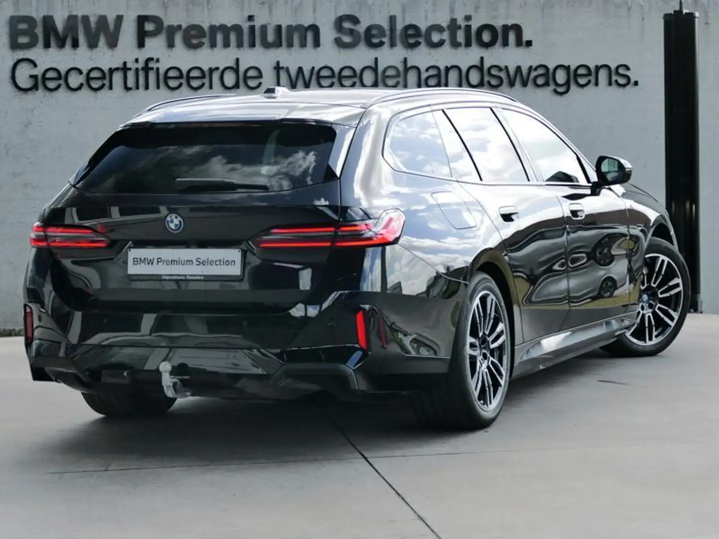 BMW i5 eDrive40 Touring M Sport | Pan Noir - 2
