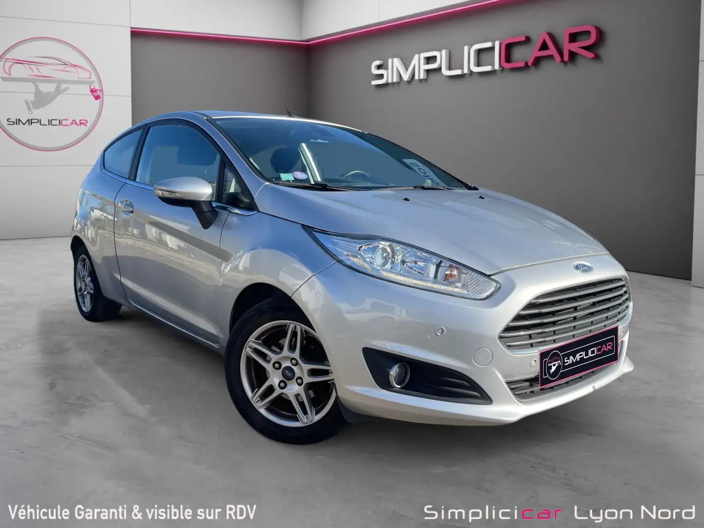 Ford Fiesta Fiesta 1.0 EcoBoost 125 S\u0026amp;S Titanium Gris - 1