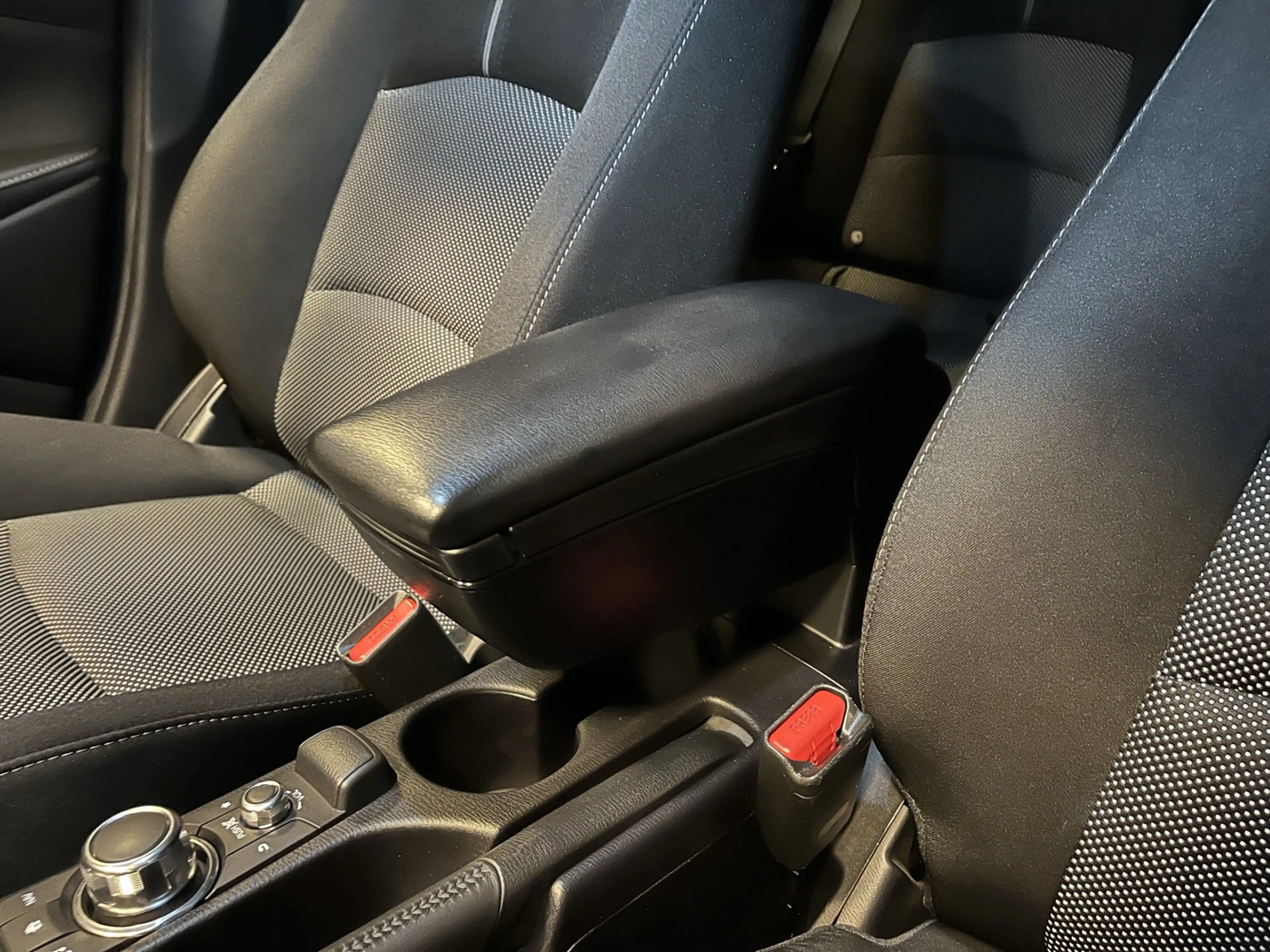 Mazda 2 1.5i SkyActiv-G GT-M 115PK Navi Sport Pakket DAB+ — photo 16