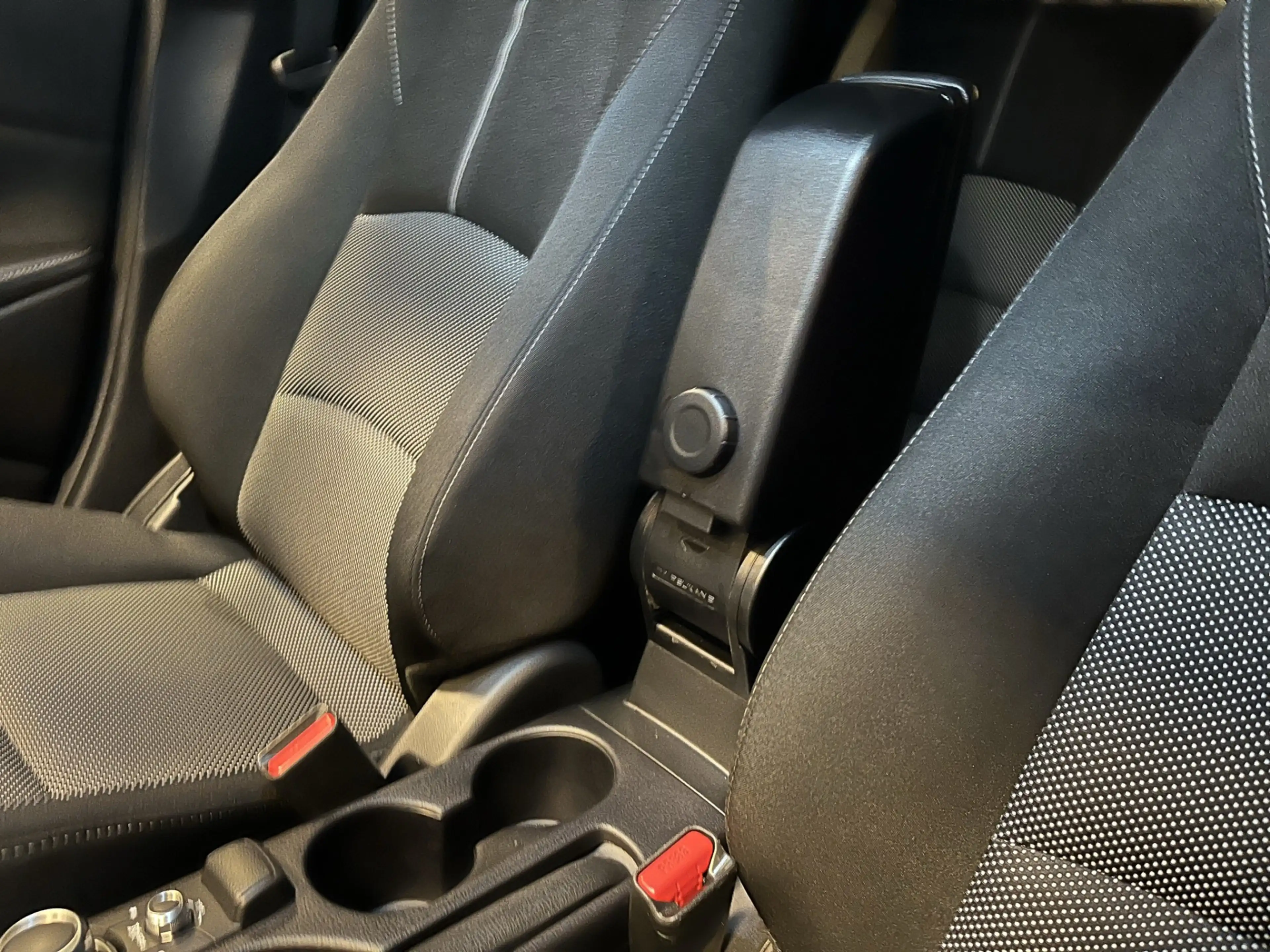 Mazda 2 1.5i SkyActiv-G GT-M 115PK Navi Sport Pakket DAB+ — photo 17