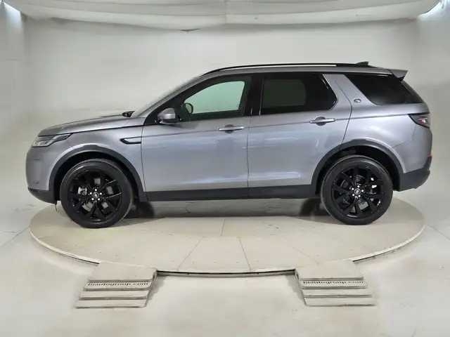 Land Rover Discovery Sport view 6