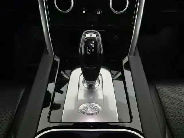 Land Rover Discovery Sport view 11
