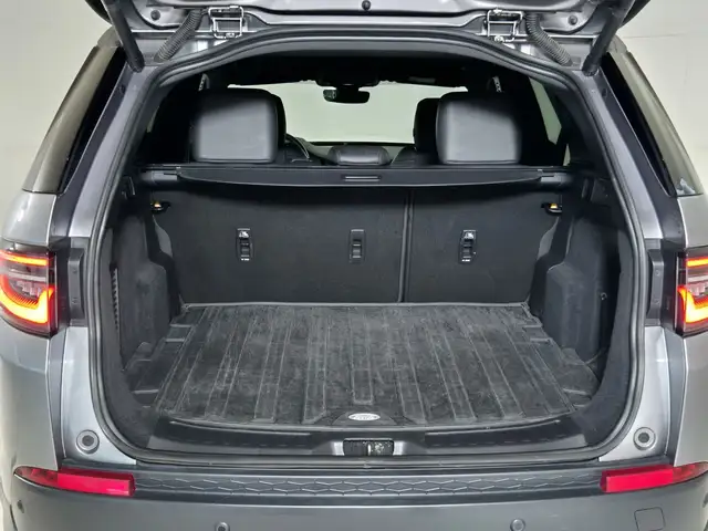 Land Rover Discovery Sport view 13