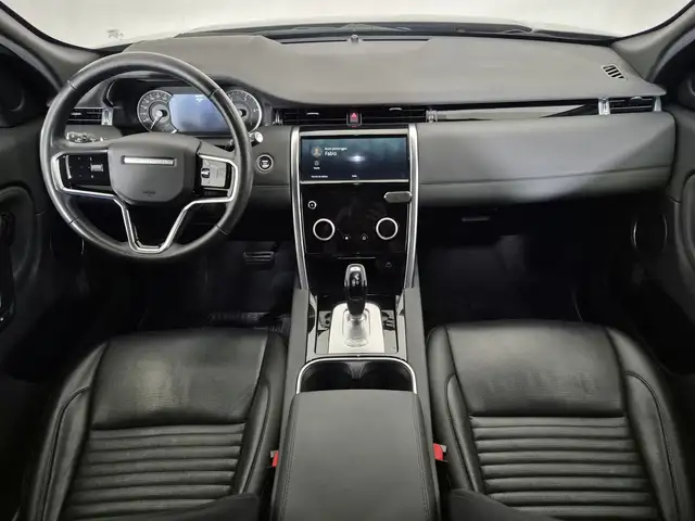 Land Rover Discovery Sport view 4