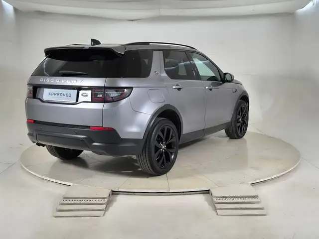 Land Rover Discovery Sport view 2