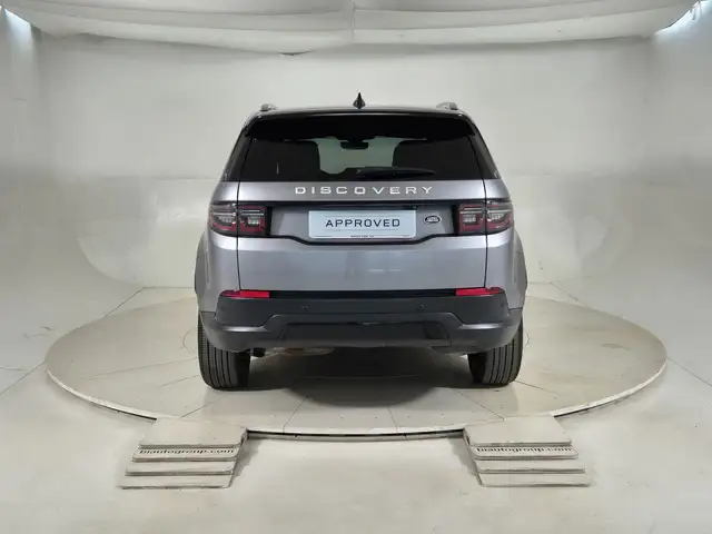Land Rover Discovery Sport view 7