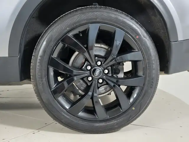 Land Rover Discovery Sport view 9