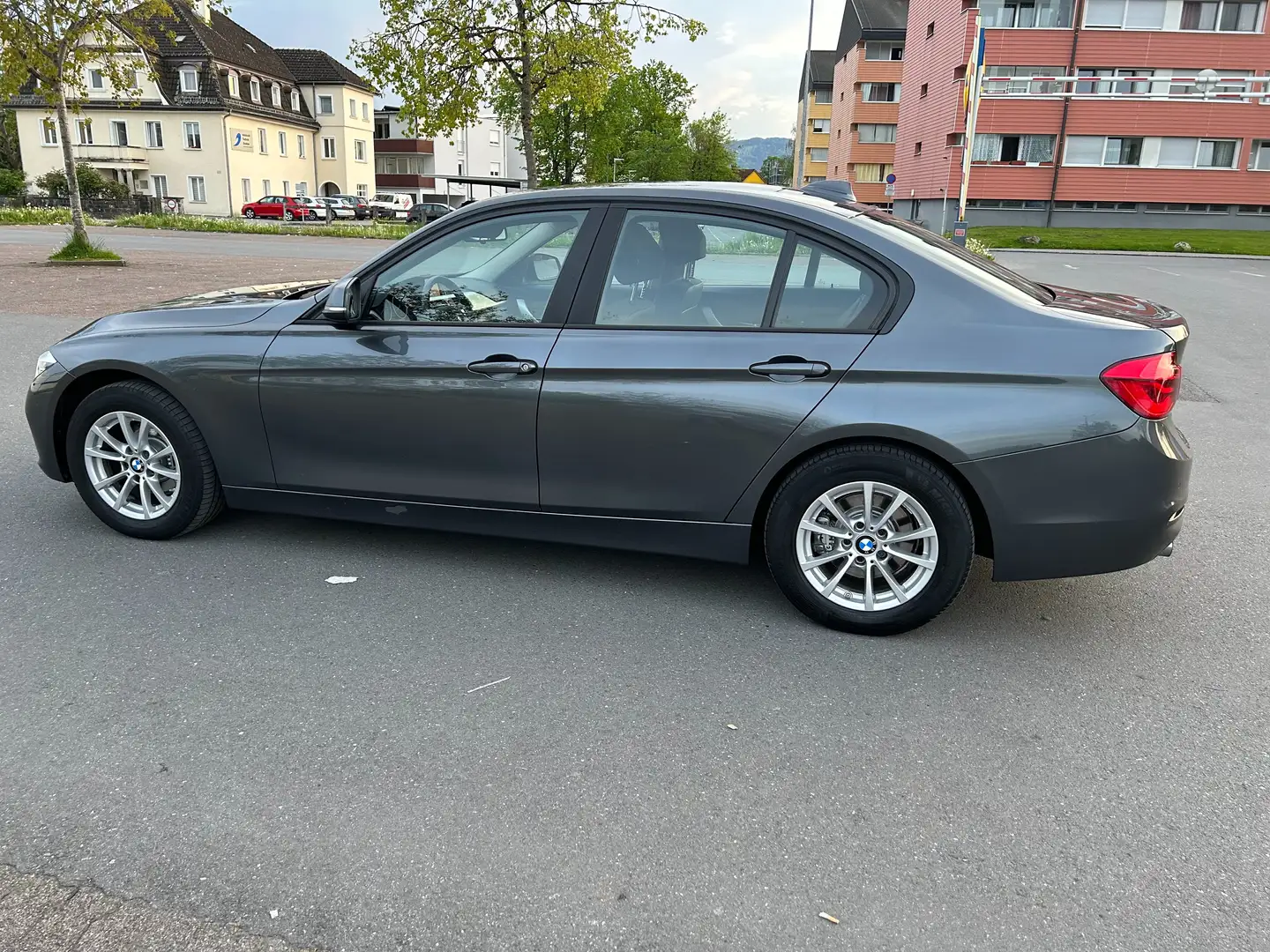 BMW 318 Limousine 318i A/ LED/Scheckheftgepflegt Silber - 2