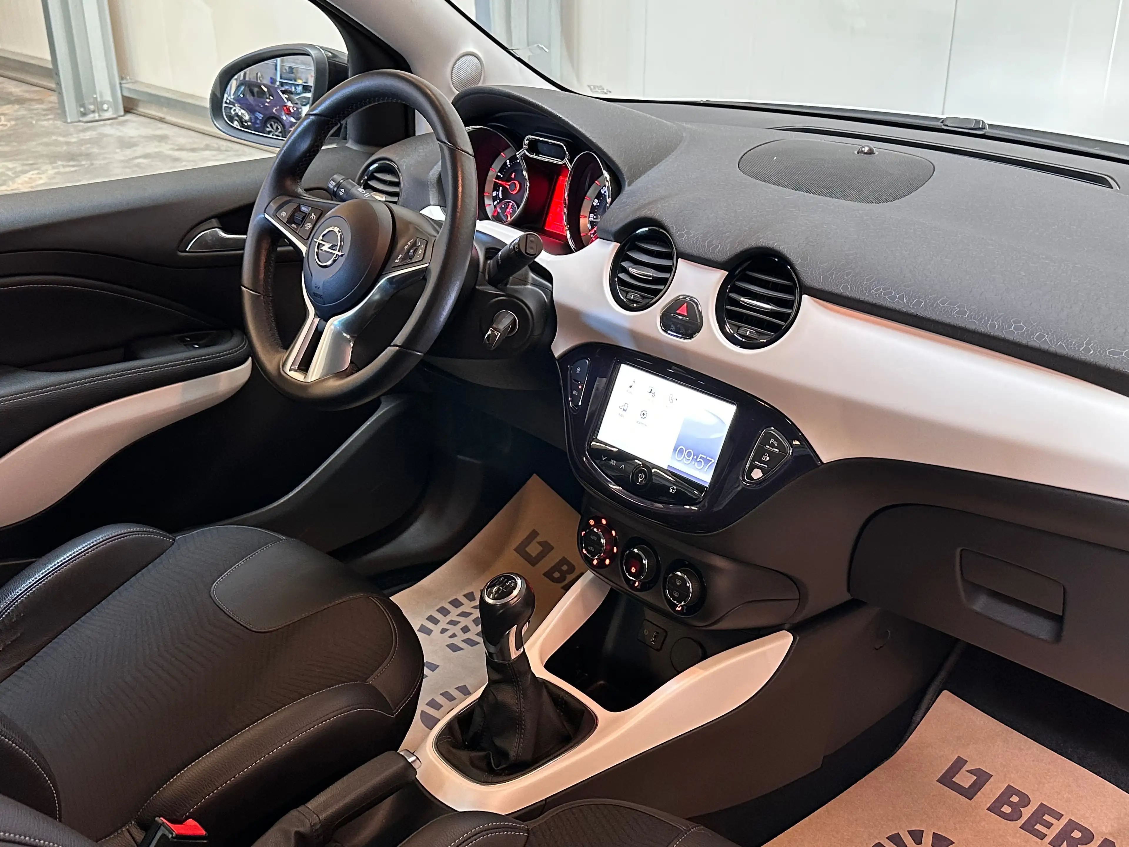 Opel Adam Adam 1.4i ecoFLEX Glam — photo 12