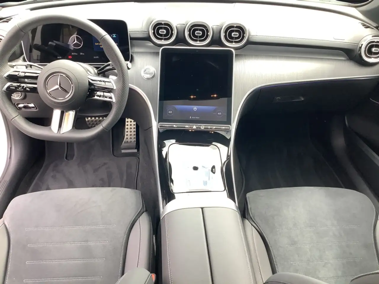 Mercedes-Benz C-Class 2026 — фото 12