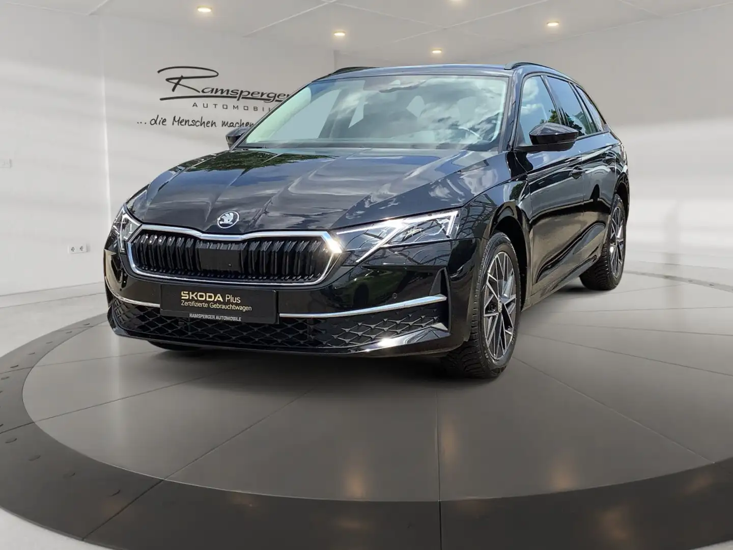Skoda Octavia Combi 2.0 TDI DSG Selection ACC Vorbe.AH Schwarz - 2