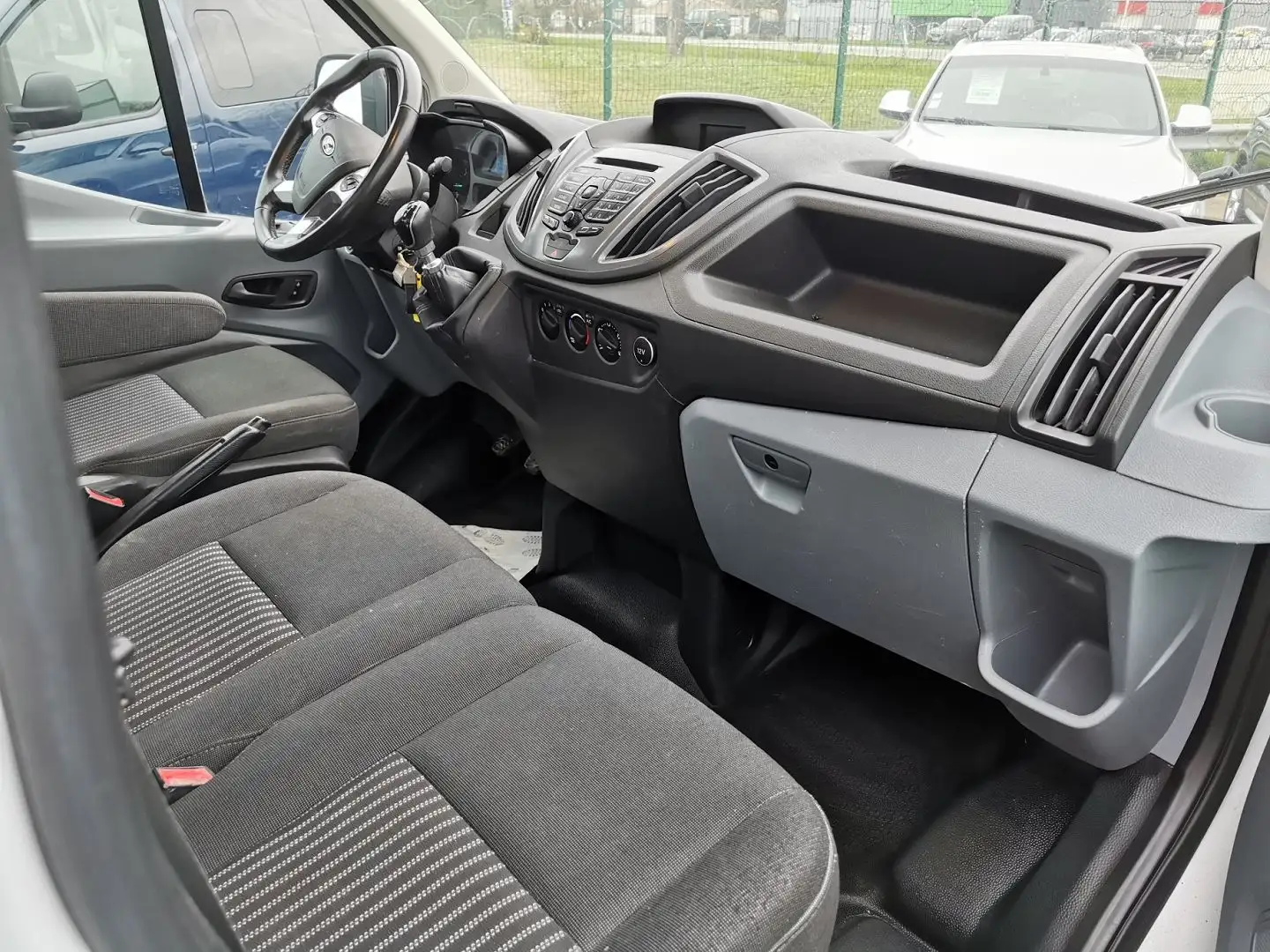 Ford E-Transit 2.0 ECOBLUE 130CH AMBIENTE - 2