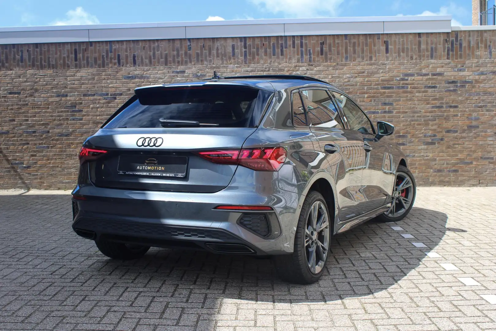 Audi A3 Sportback 45 TFSI e S ed. Comp. PANO | ACC| S-line Grijs - 2