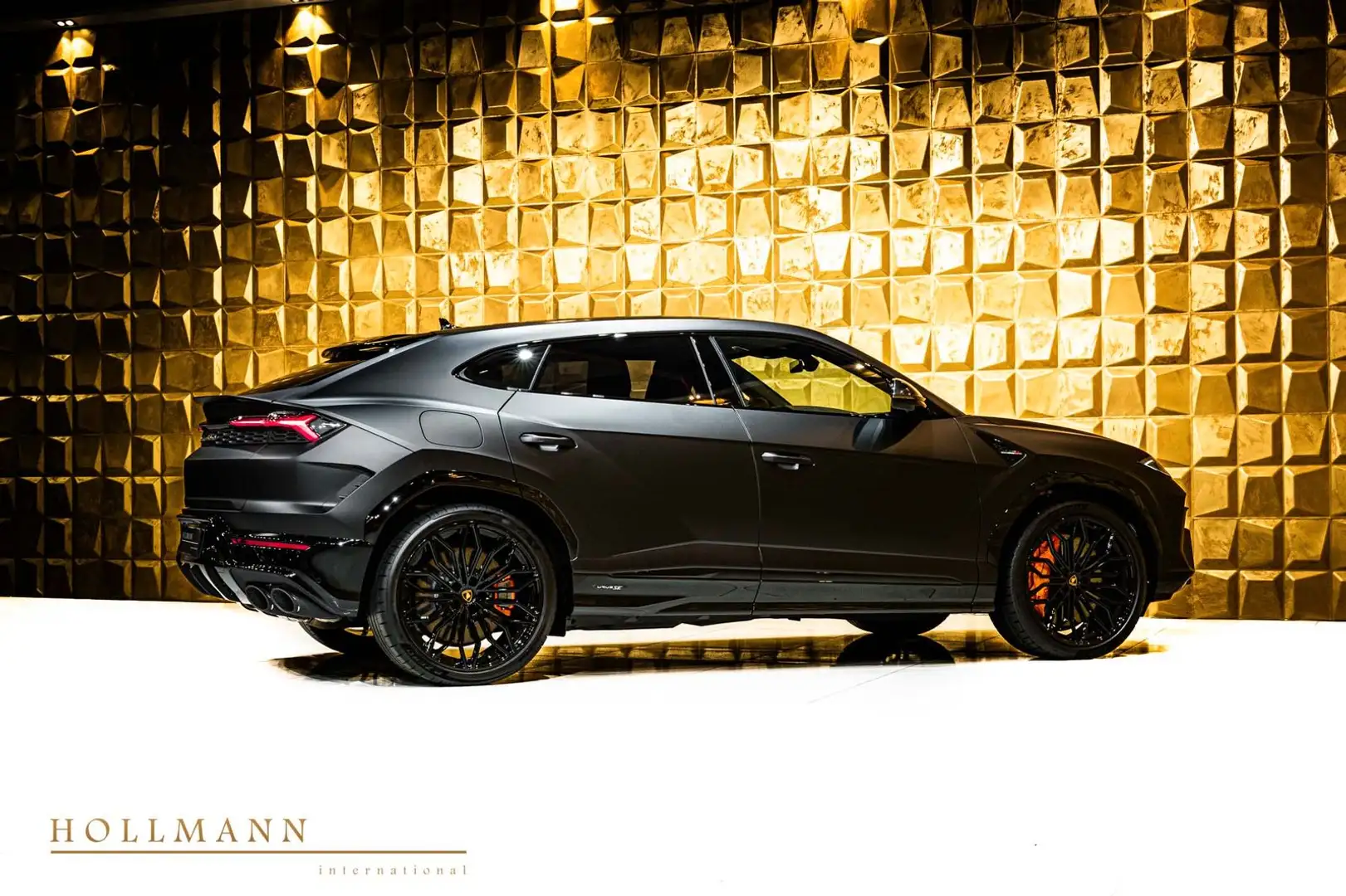 Lamborghini Urus SE +Carbon Fiber Roof +B&O +Style Package Schwarz - 2