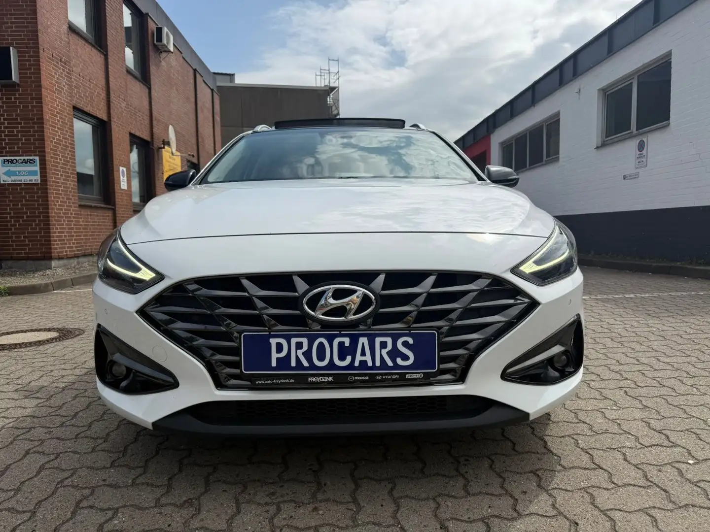 Hyundai i30 1.6 CRDI AUT Intro Edition*LED*NAVI*PANO Blanc - 1