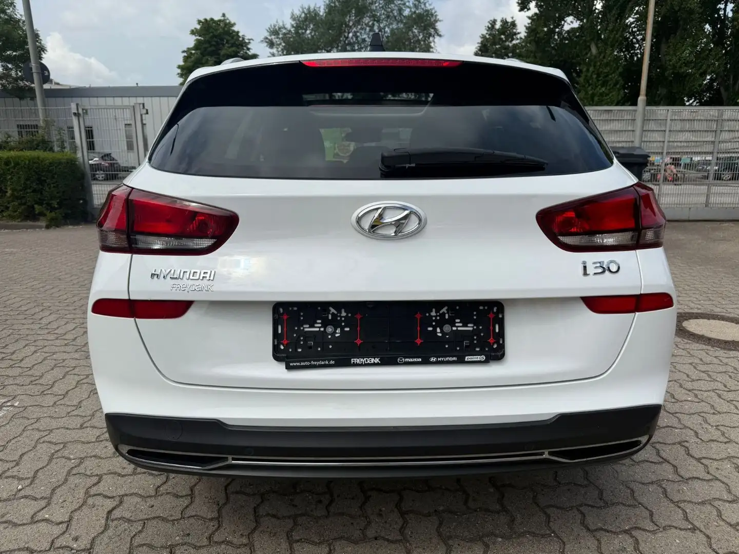 Hyundai i30 1.6 CRDI AUT Intro Edition*LED*NAVI*PANO Blanc - 2