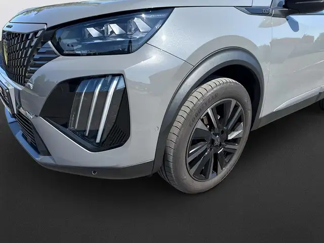 Peugeot 2008 view 11
