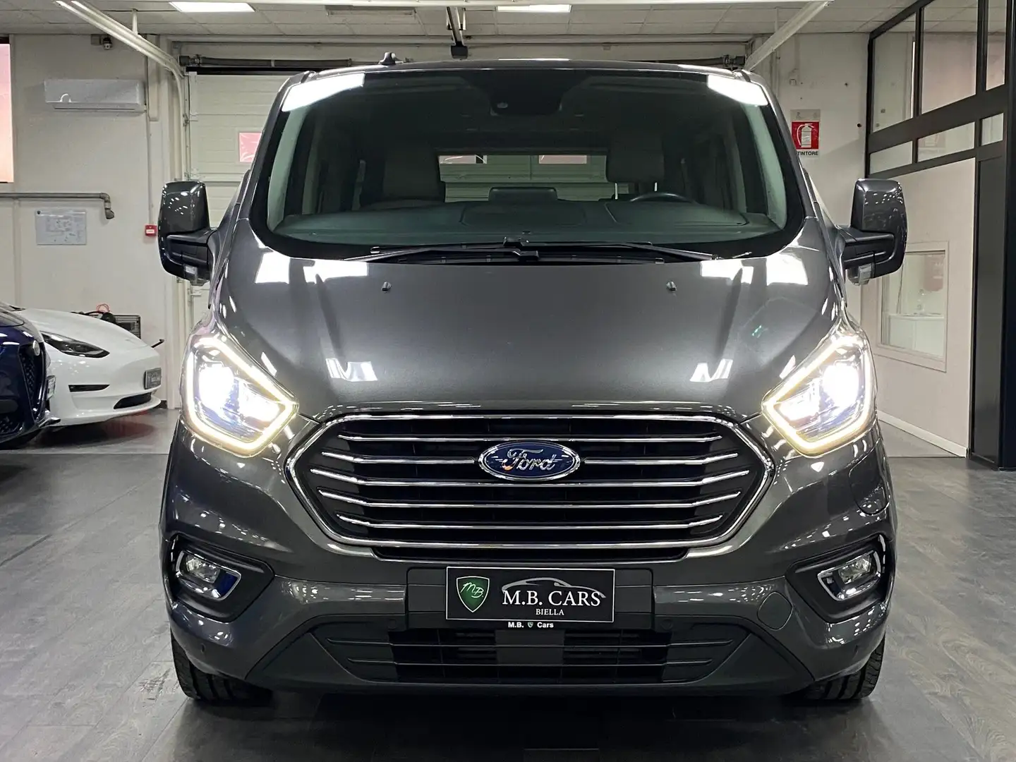 Ford Tourneo Custom Hybrid 8 POSTI Grigio - 2