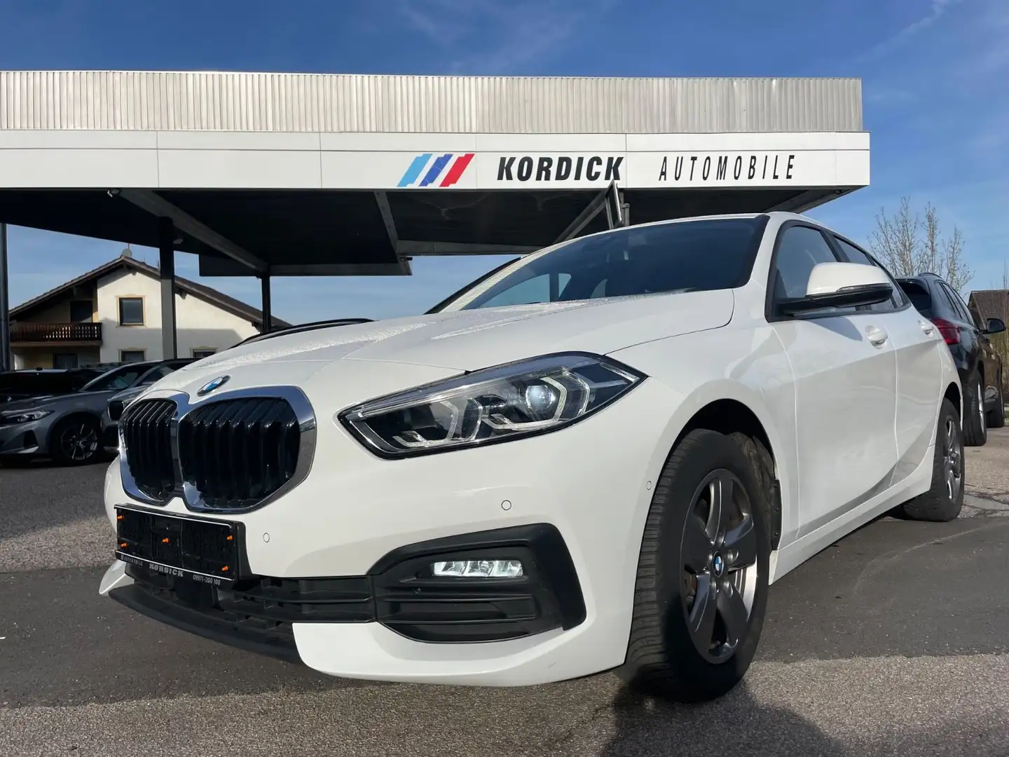 BMW 118 i F40 "ADVANTAGE"/LC"PROF"/LED/SPORTSITZE/SHZ Weiß - 1